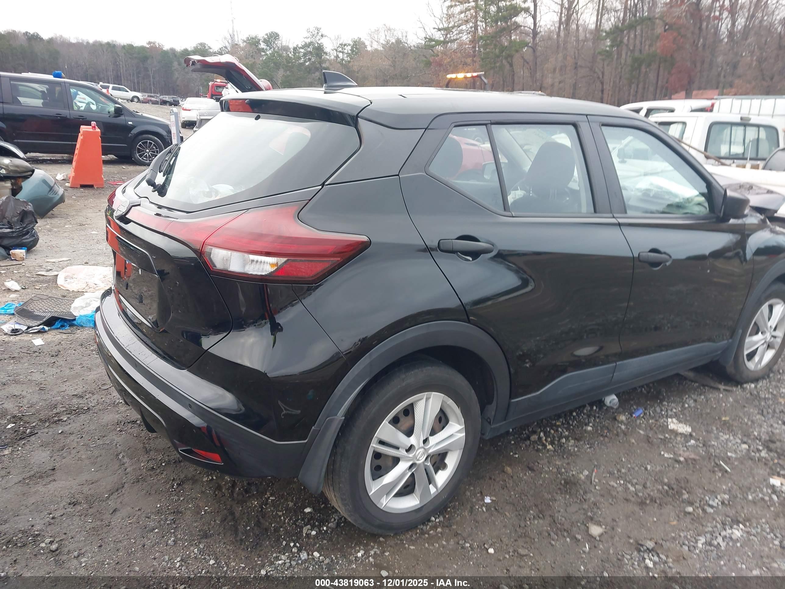NISSAN KICKS image 4