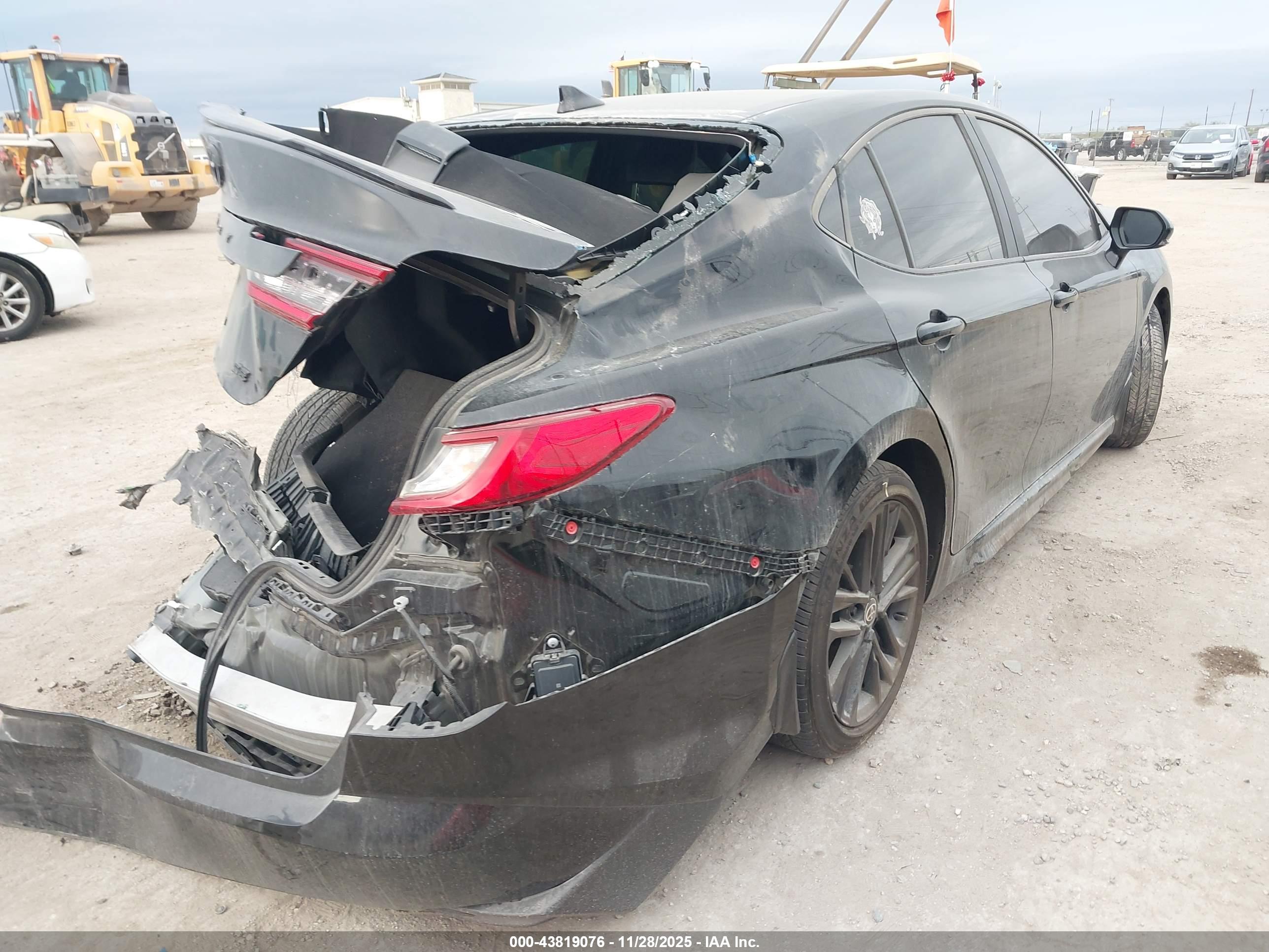 TOYOTA CAMRY image 4