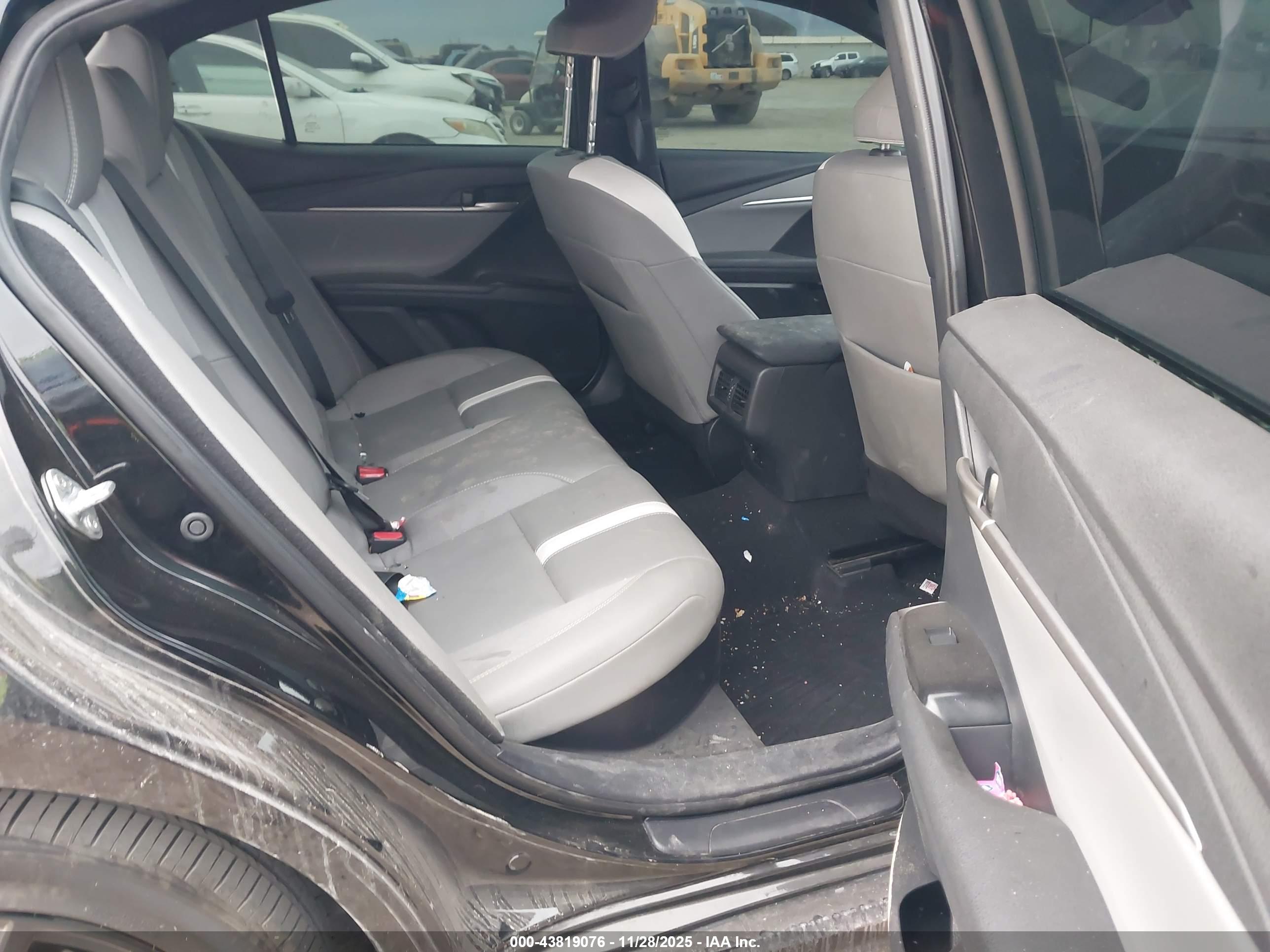 TOYOTA CAMRY image 8