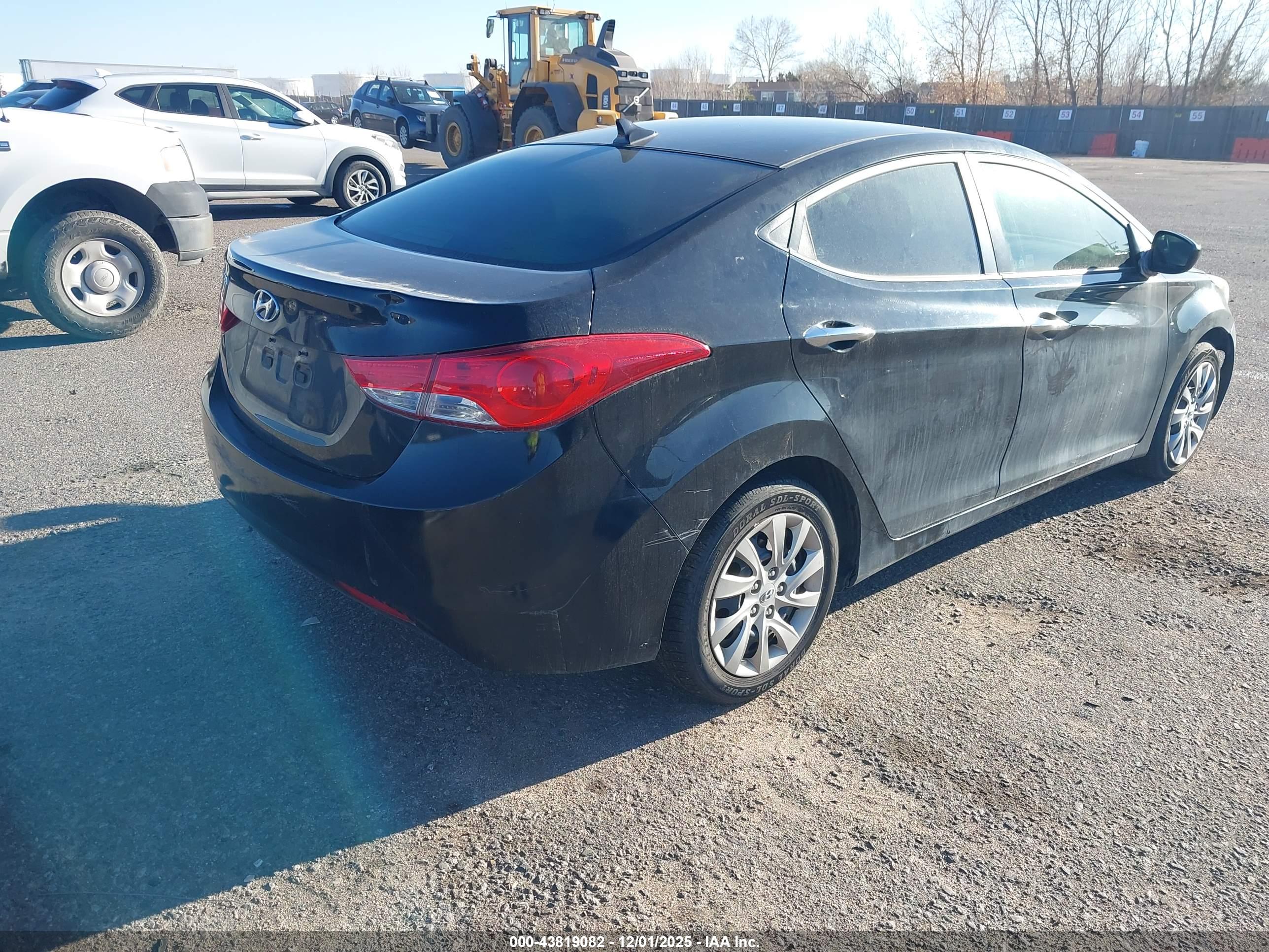 HYUNDAI ELANTRA image 4