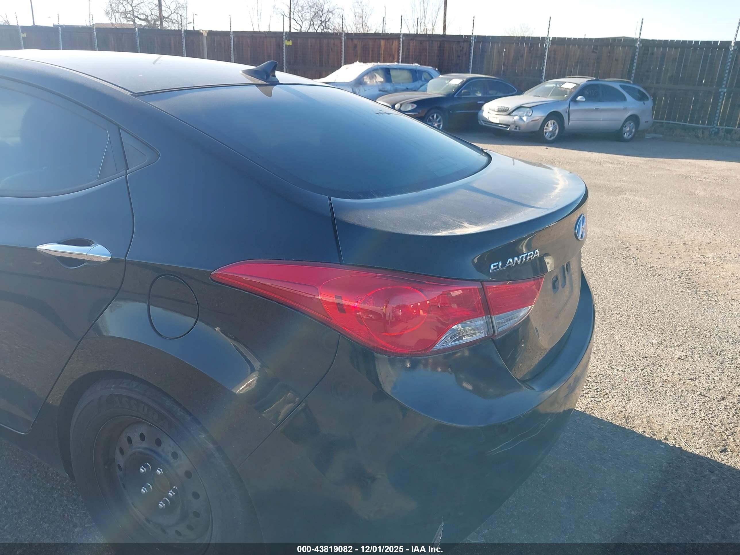 HYUNDAI ELANTRA image 6