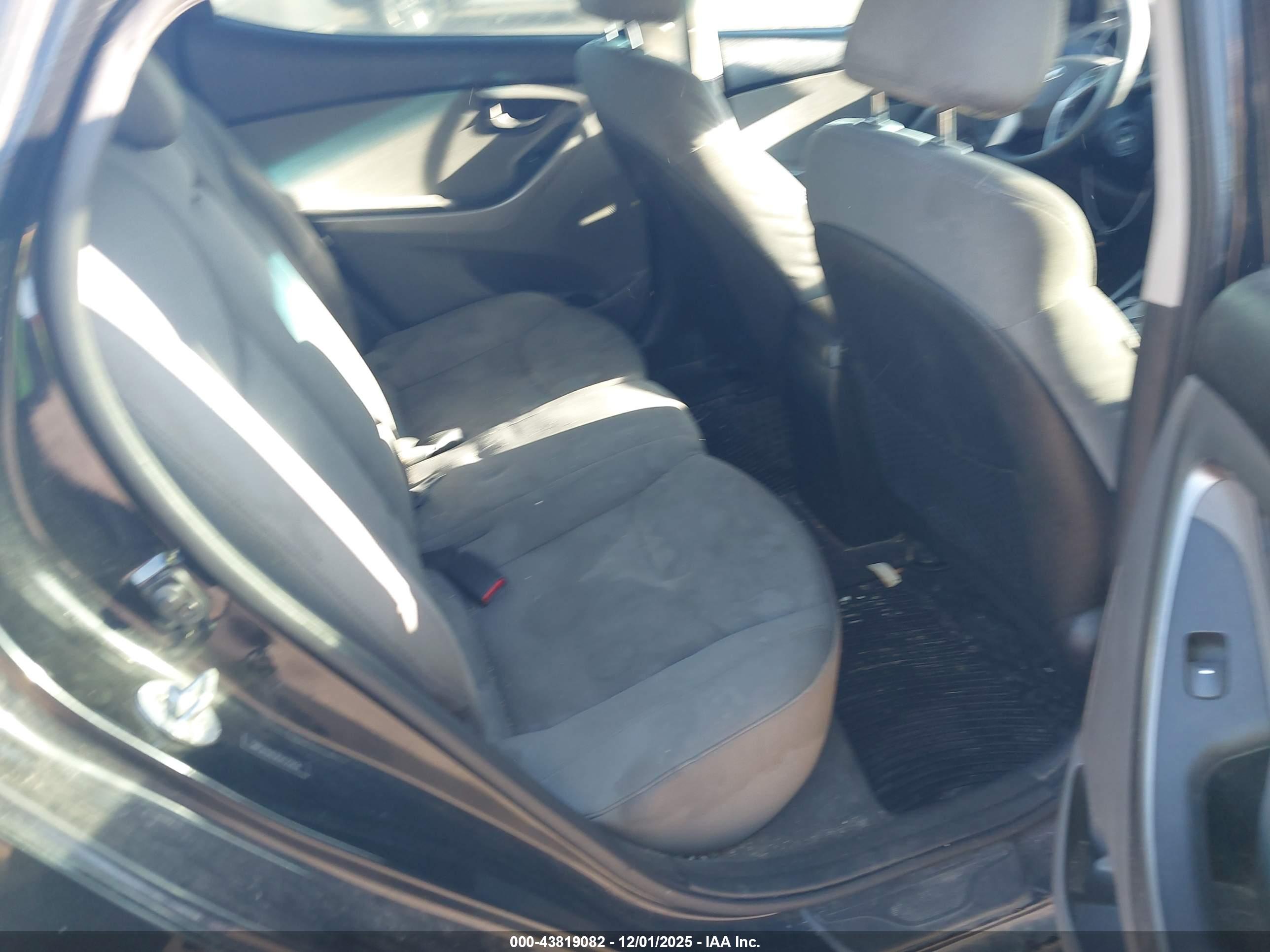 HYUNDAI ELANTRA image 8