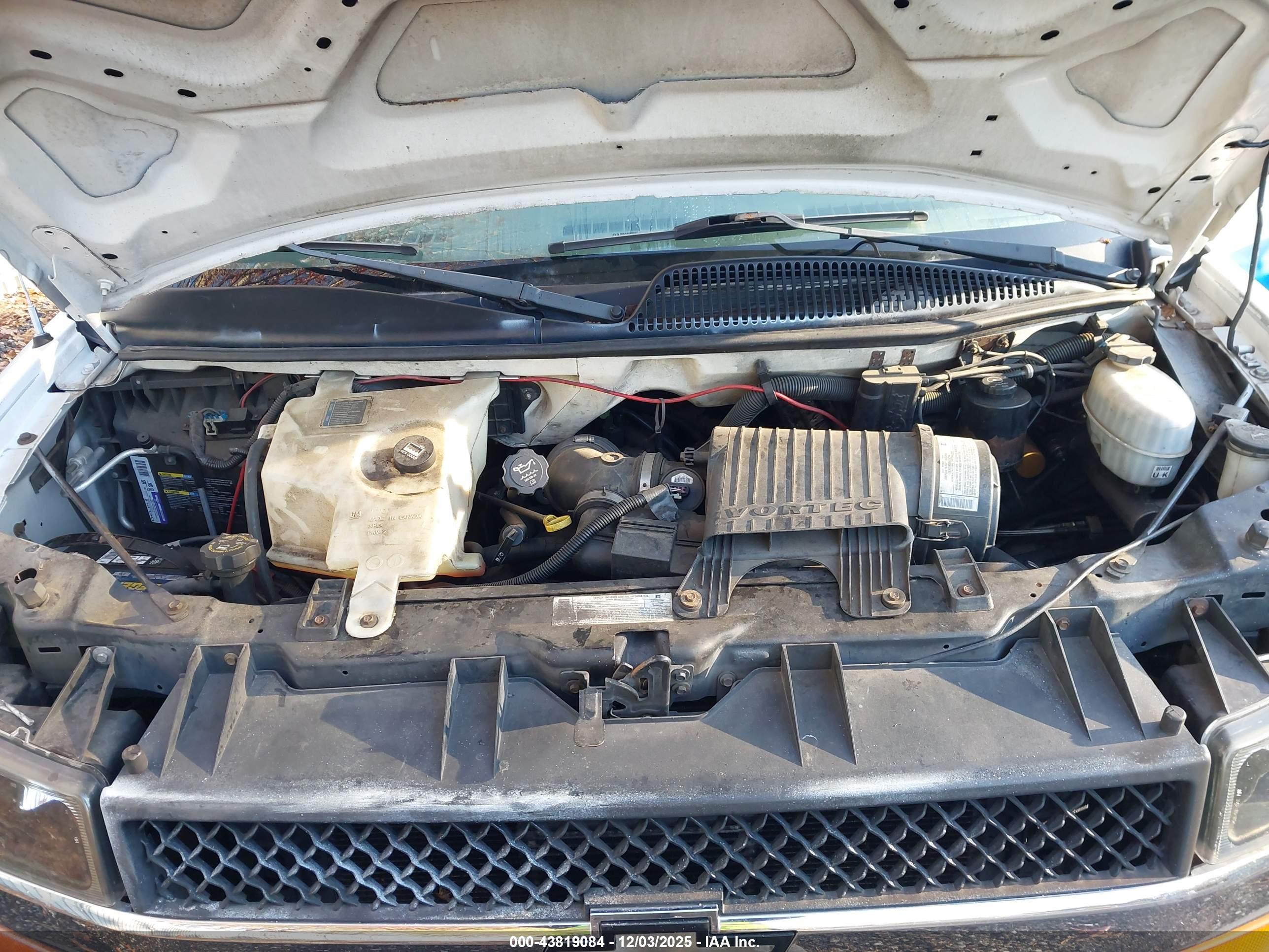 CHEVROLET EXPRESS image 10