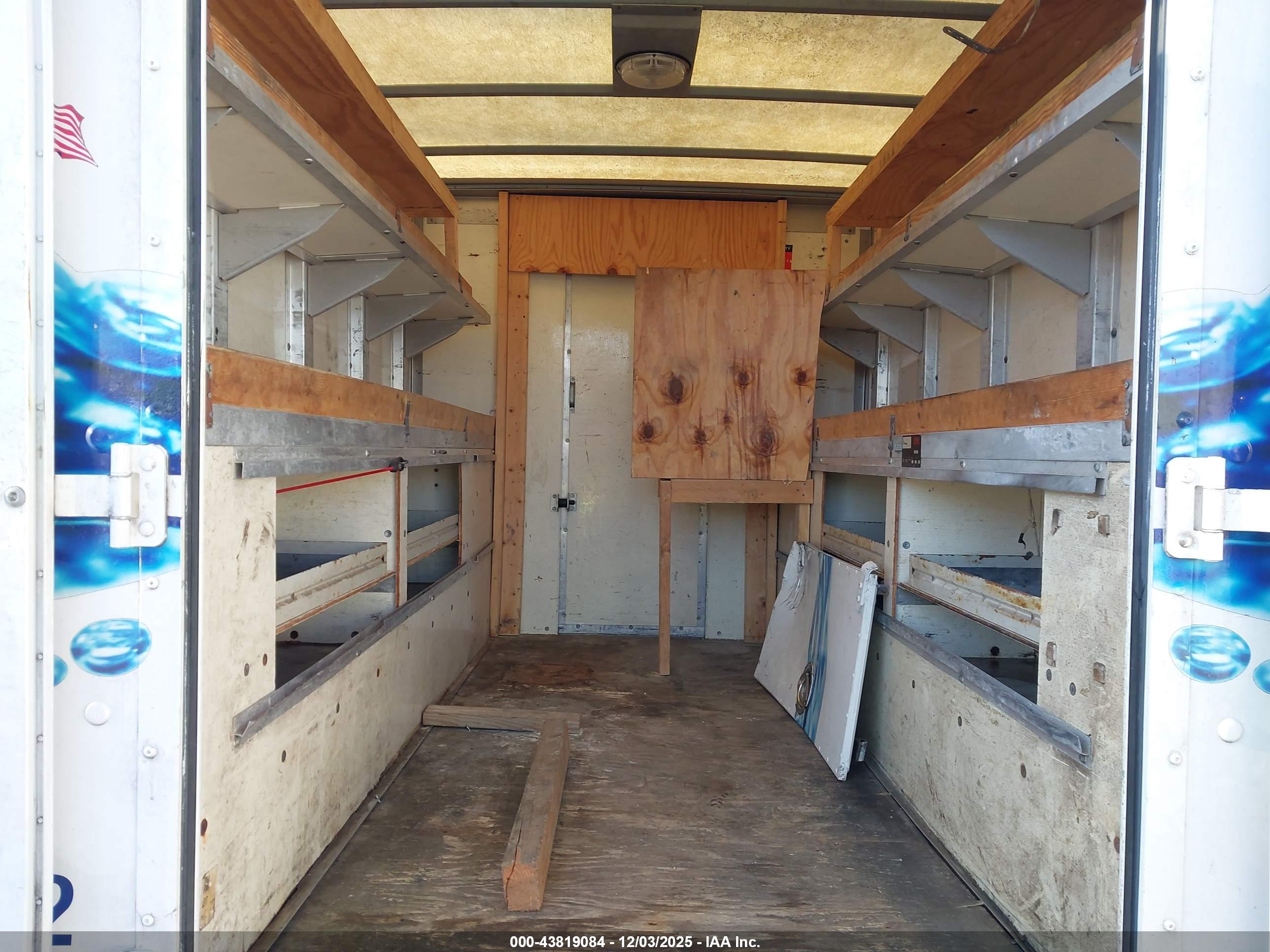 CHEVROLET EXPRESS image 8