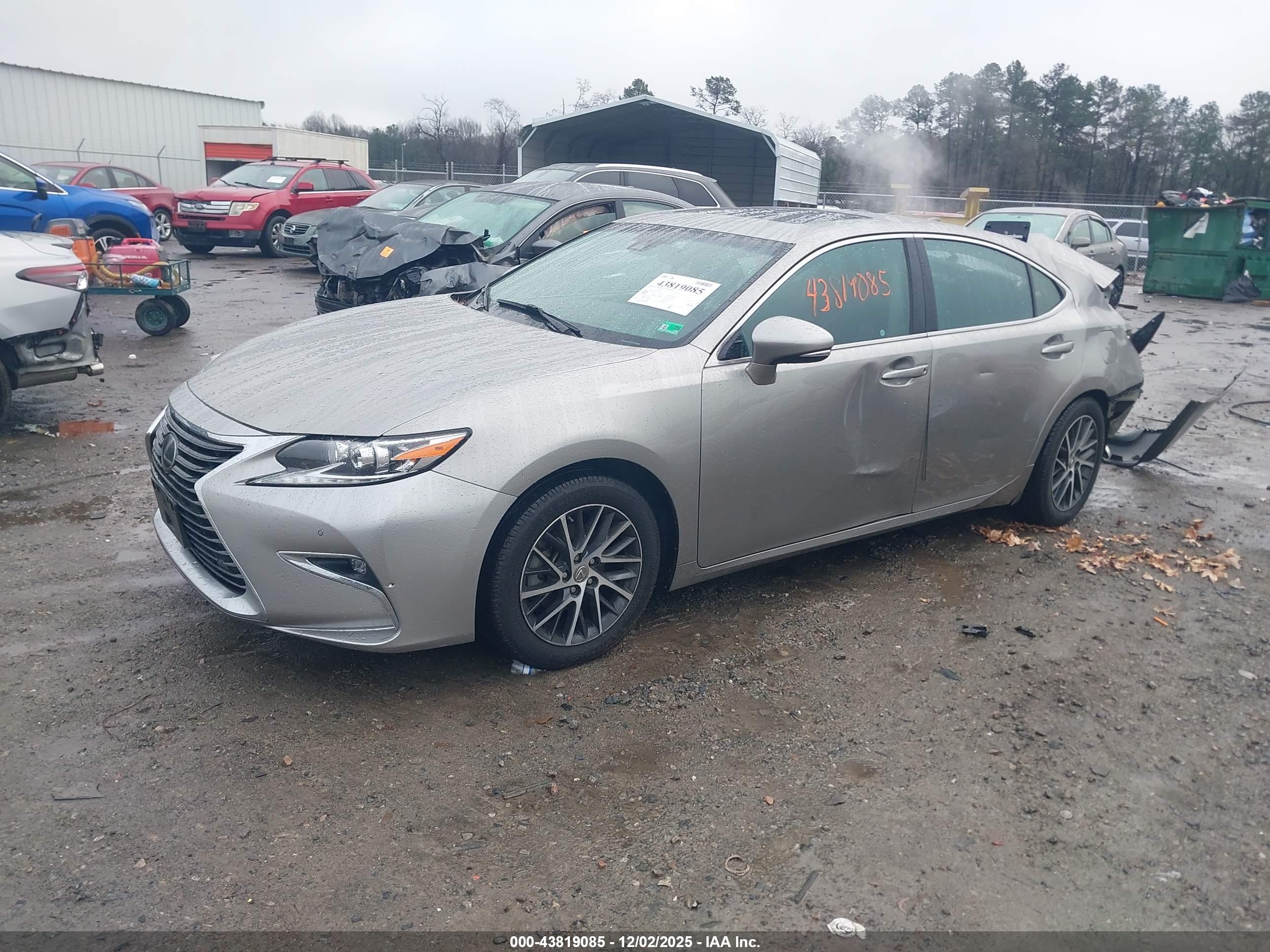 LEXUS ES image 2