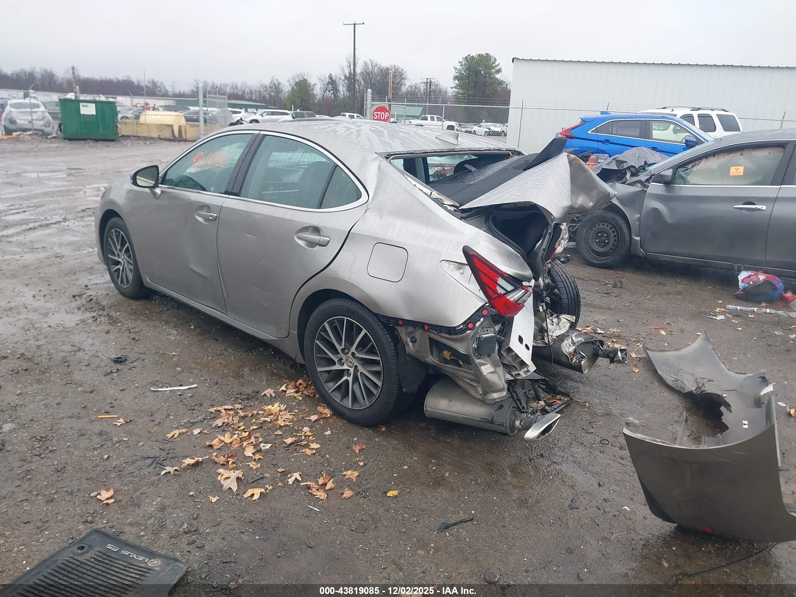 LEXUS ES image 3