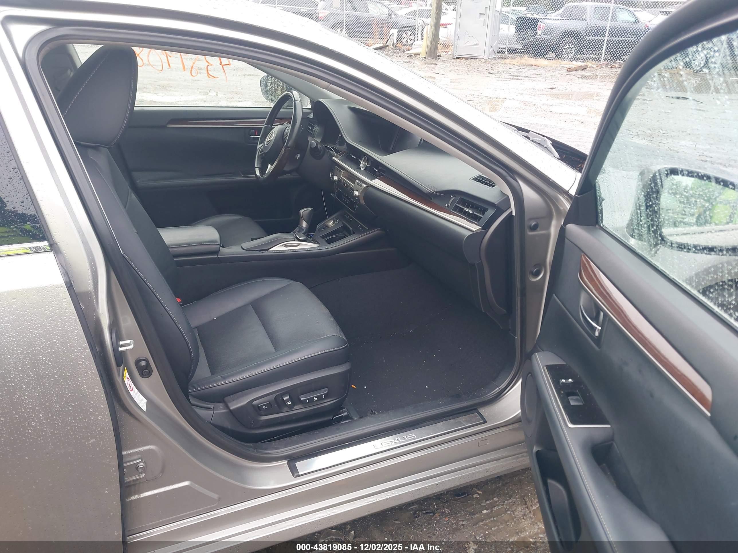 LEXUS ES image 5