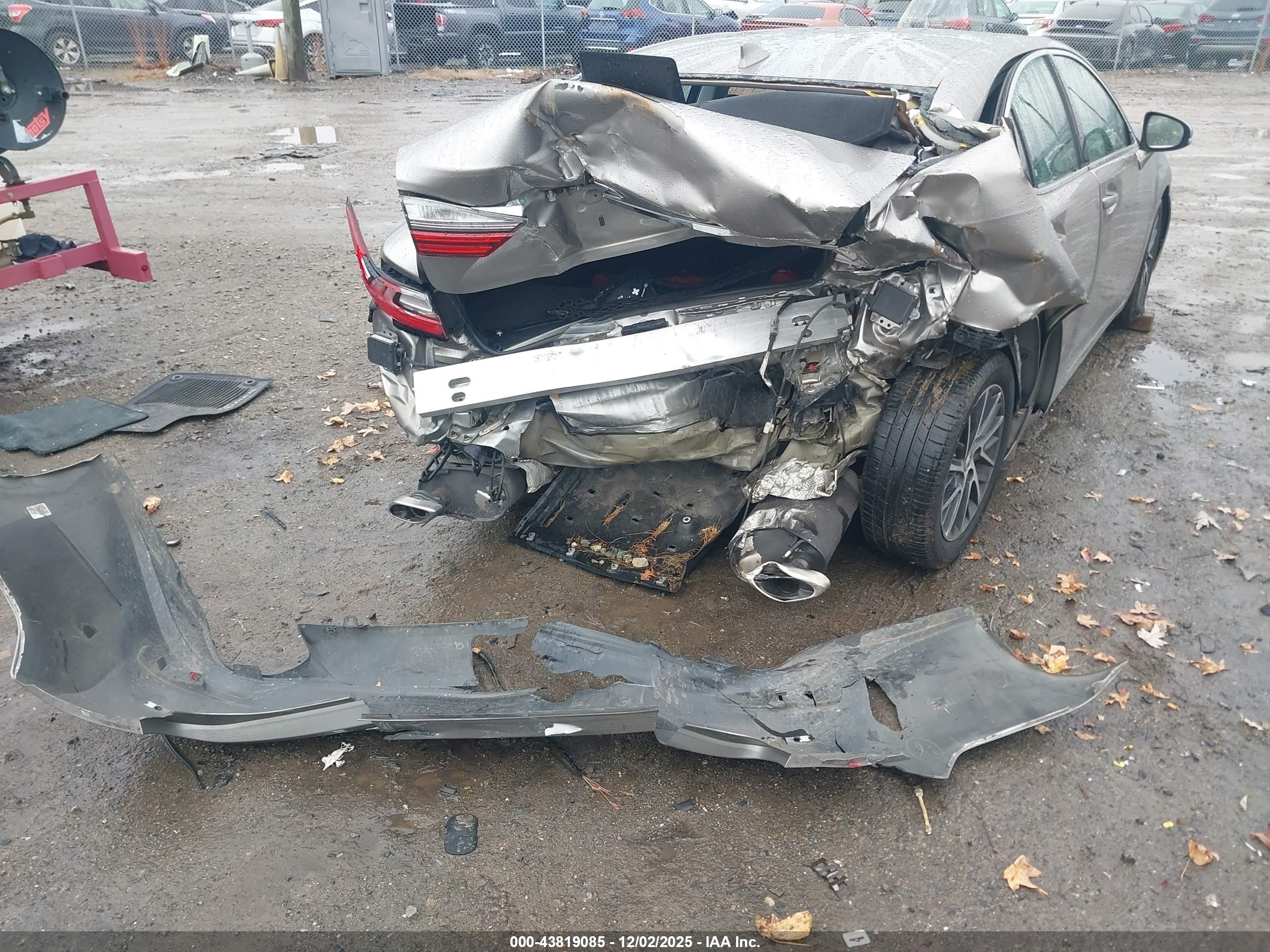 LEXUS ES image 6