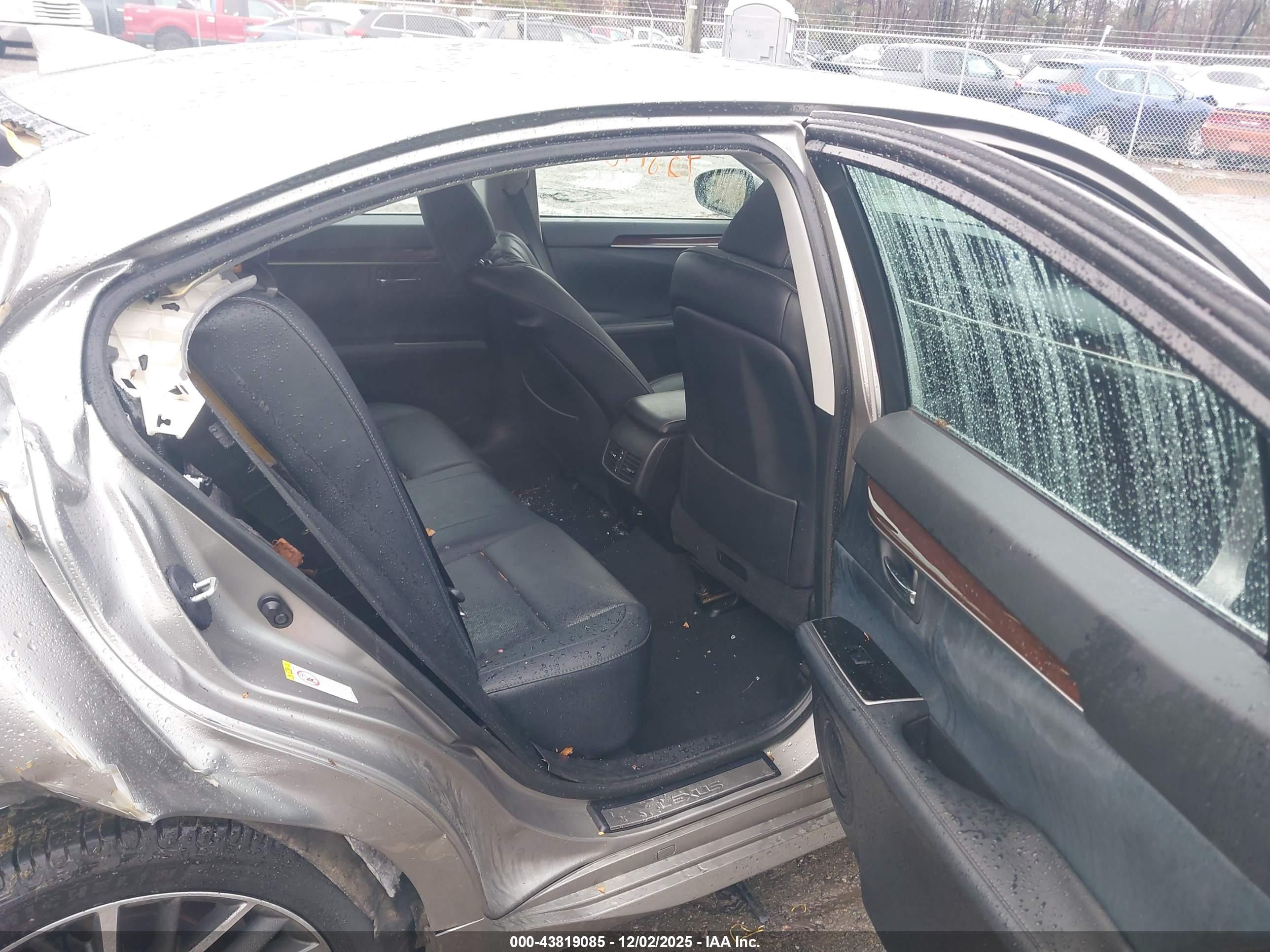 LEXUS ES image 8