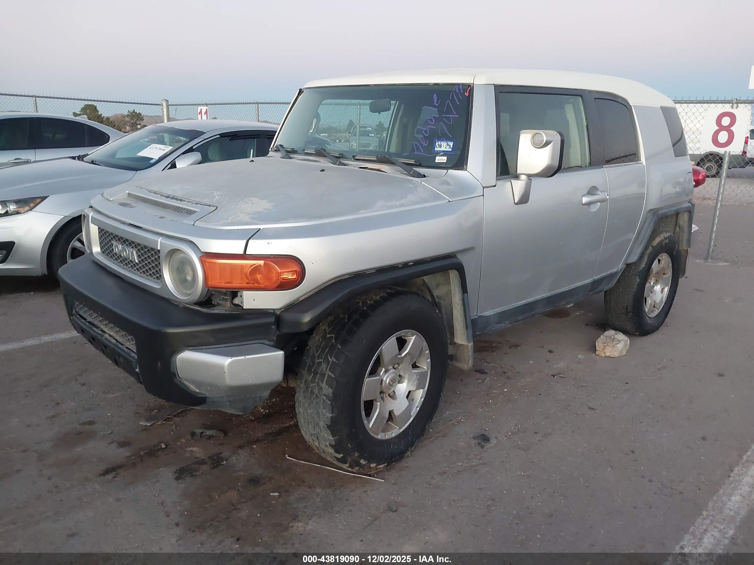 TOYOTA FJ image 2
