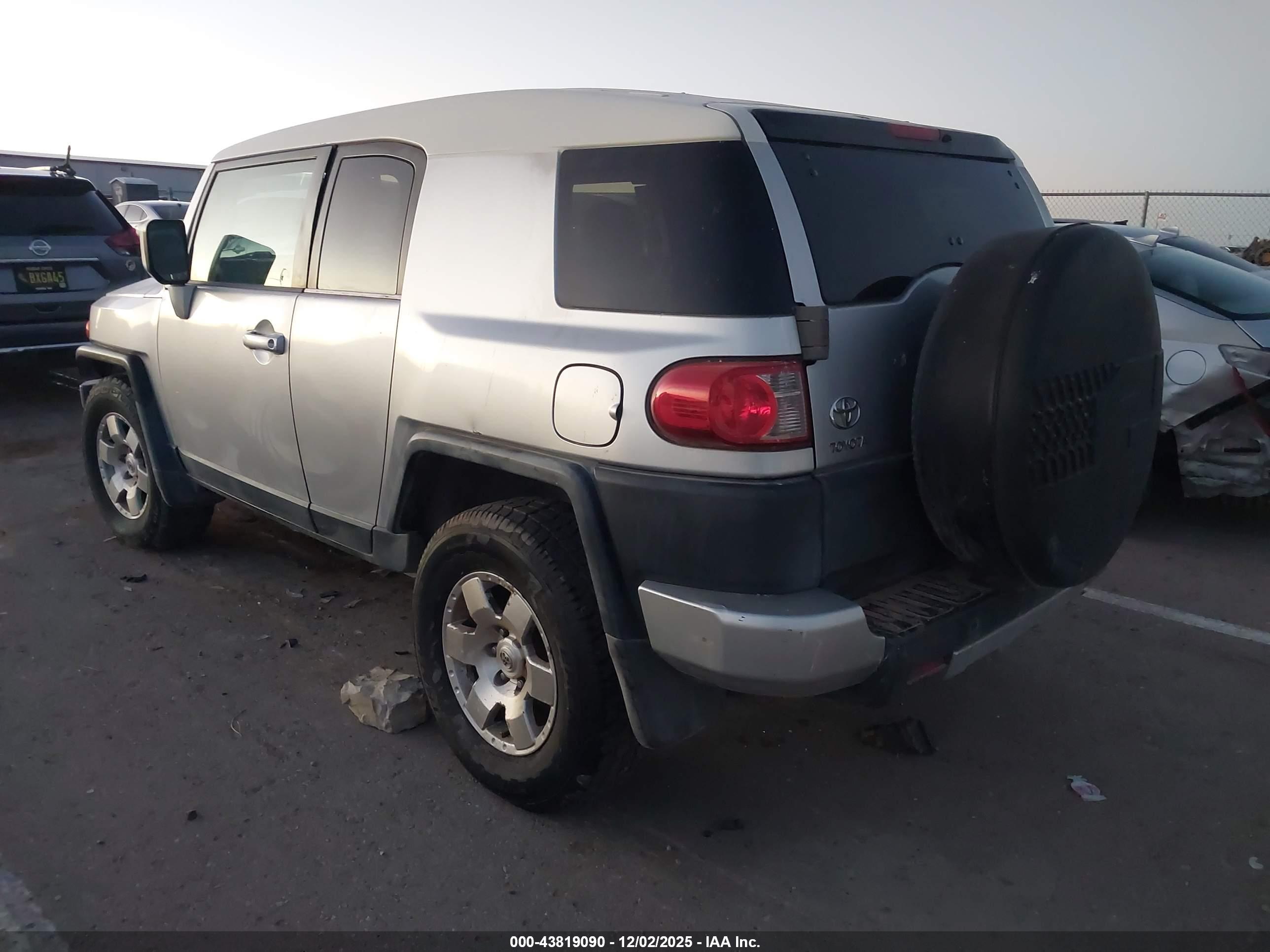 TOYOTA FJ image 3