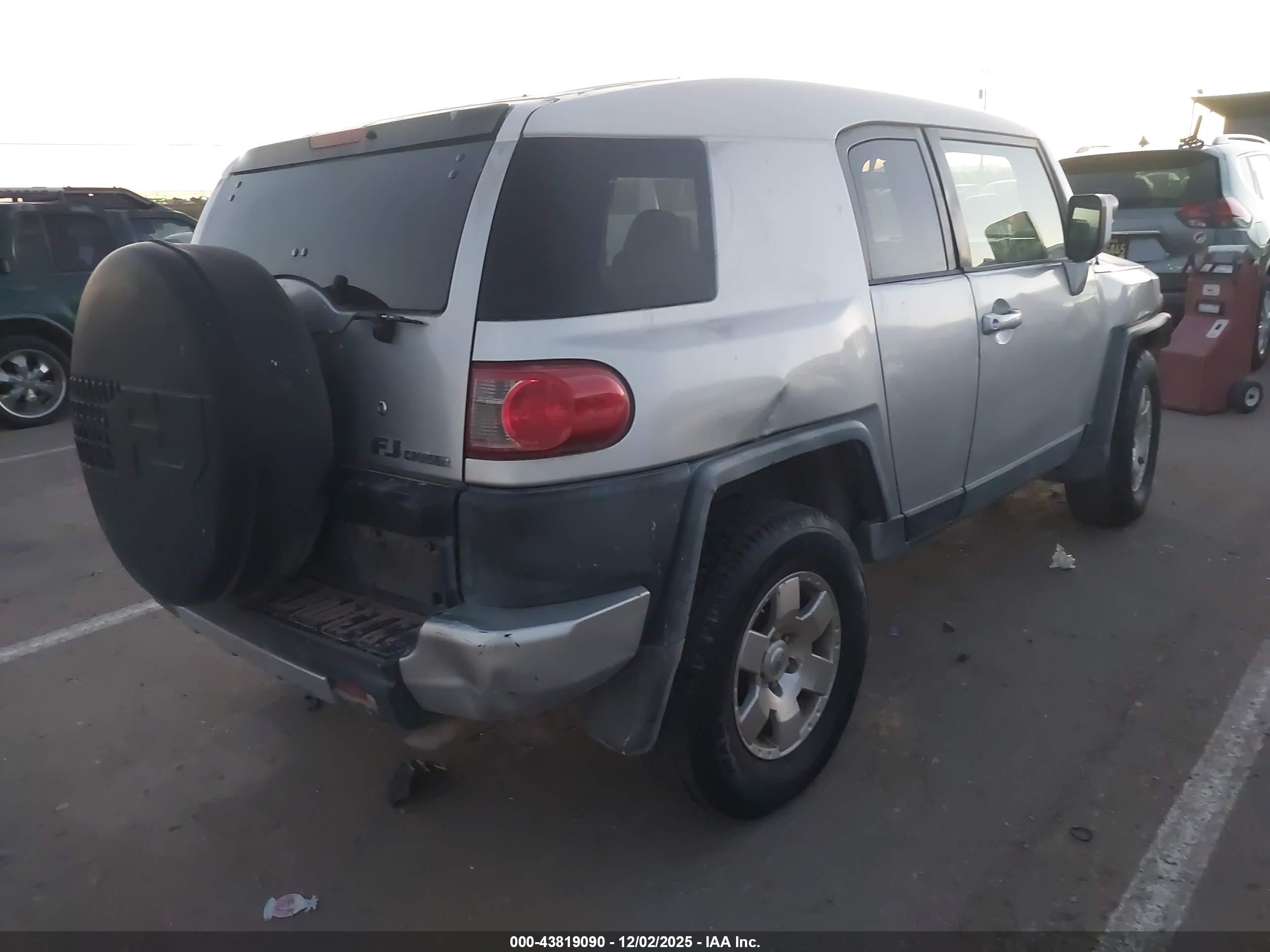 TOYOTA FJ image 4