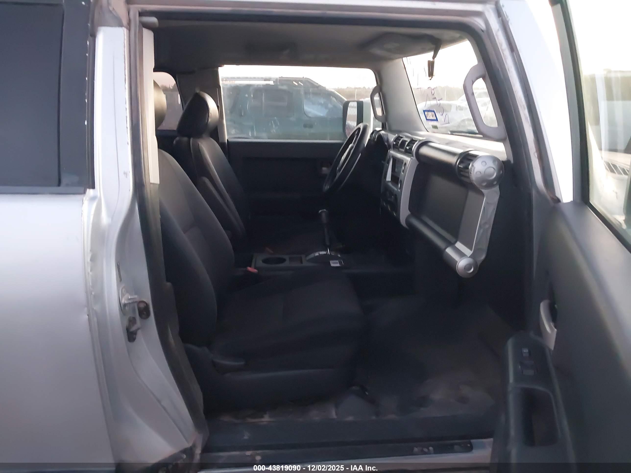 TOYOTA FJ image 5