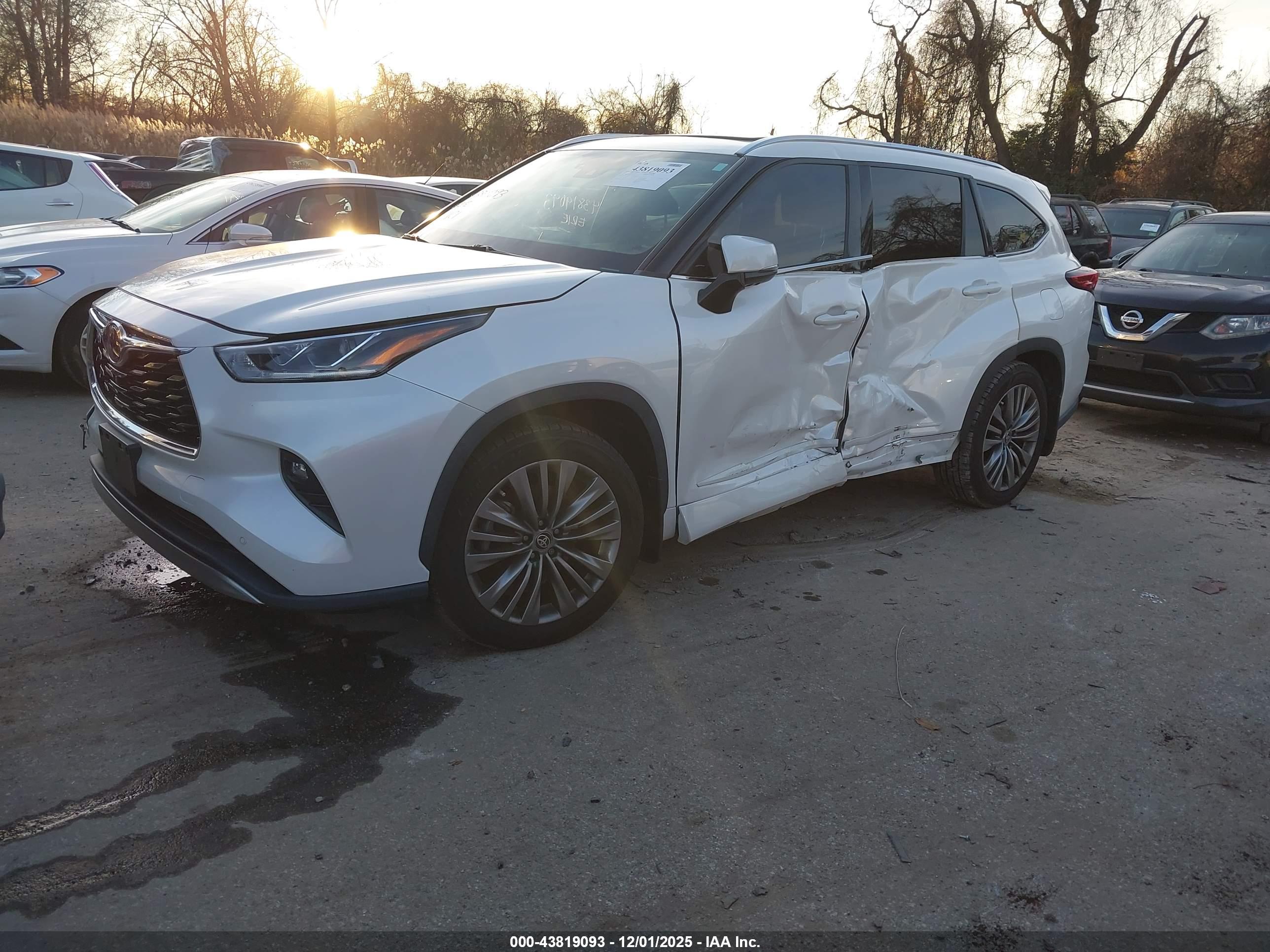 TOYOTA HIGHLANDER image 2