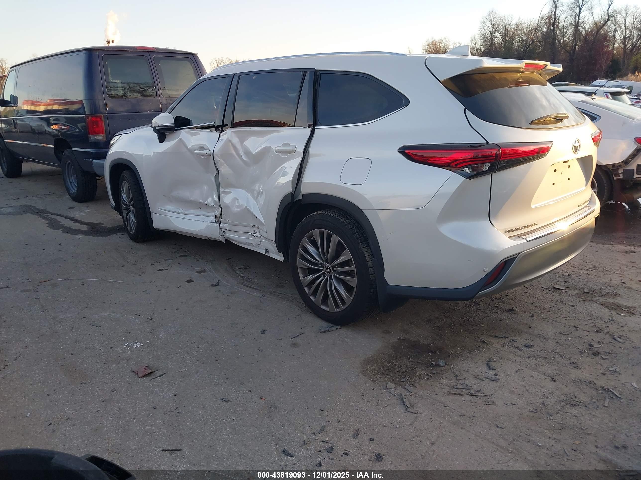 TOYOTA HIGHLANDER image 3