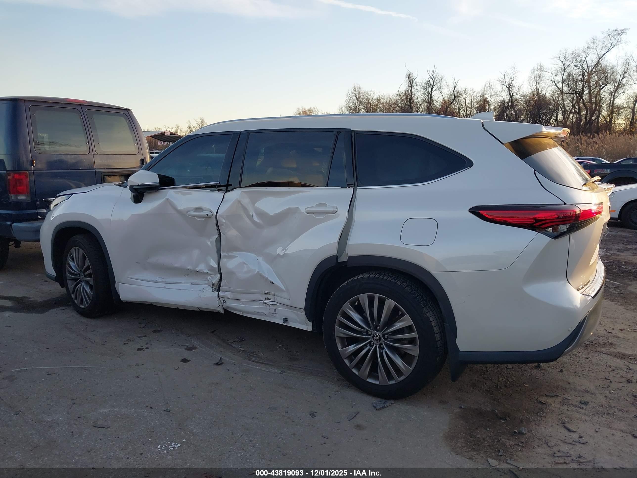 TOYOTA HIGHLANDER image 6