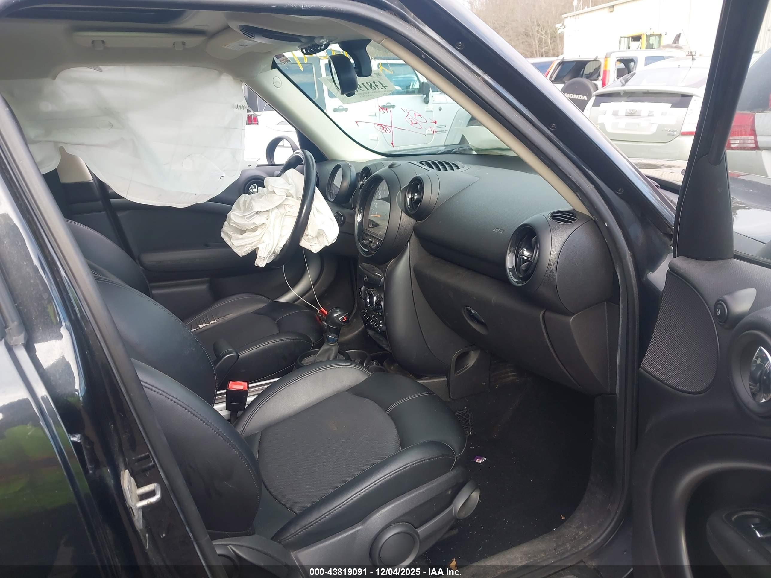 MINI COUNTRYMAN image 5