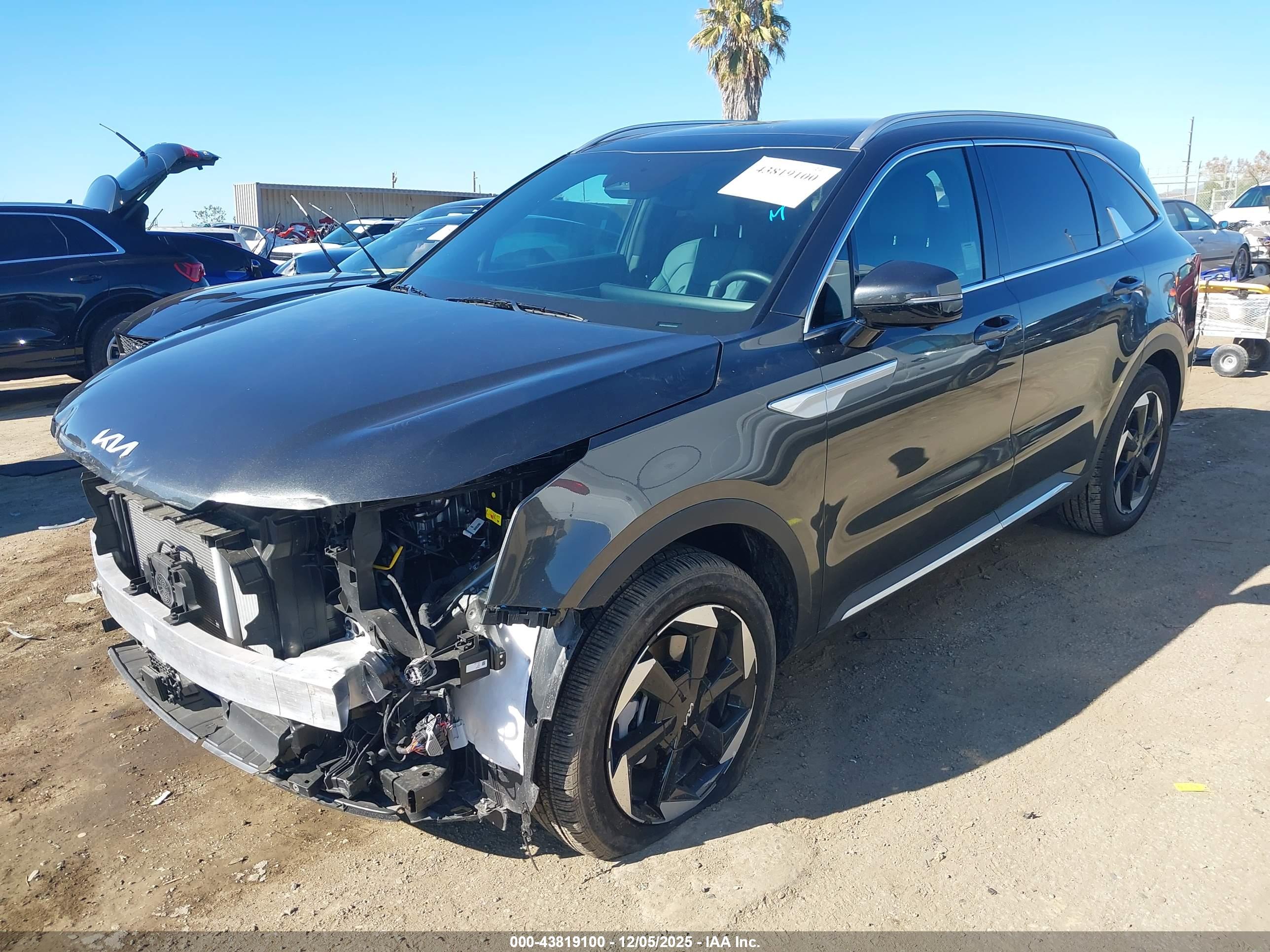 KIA SORENTO image 2