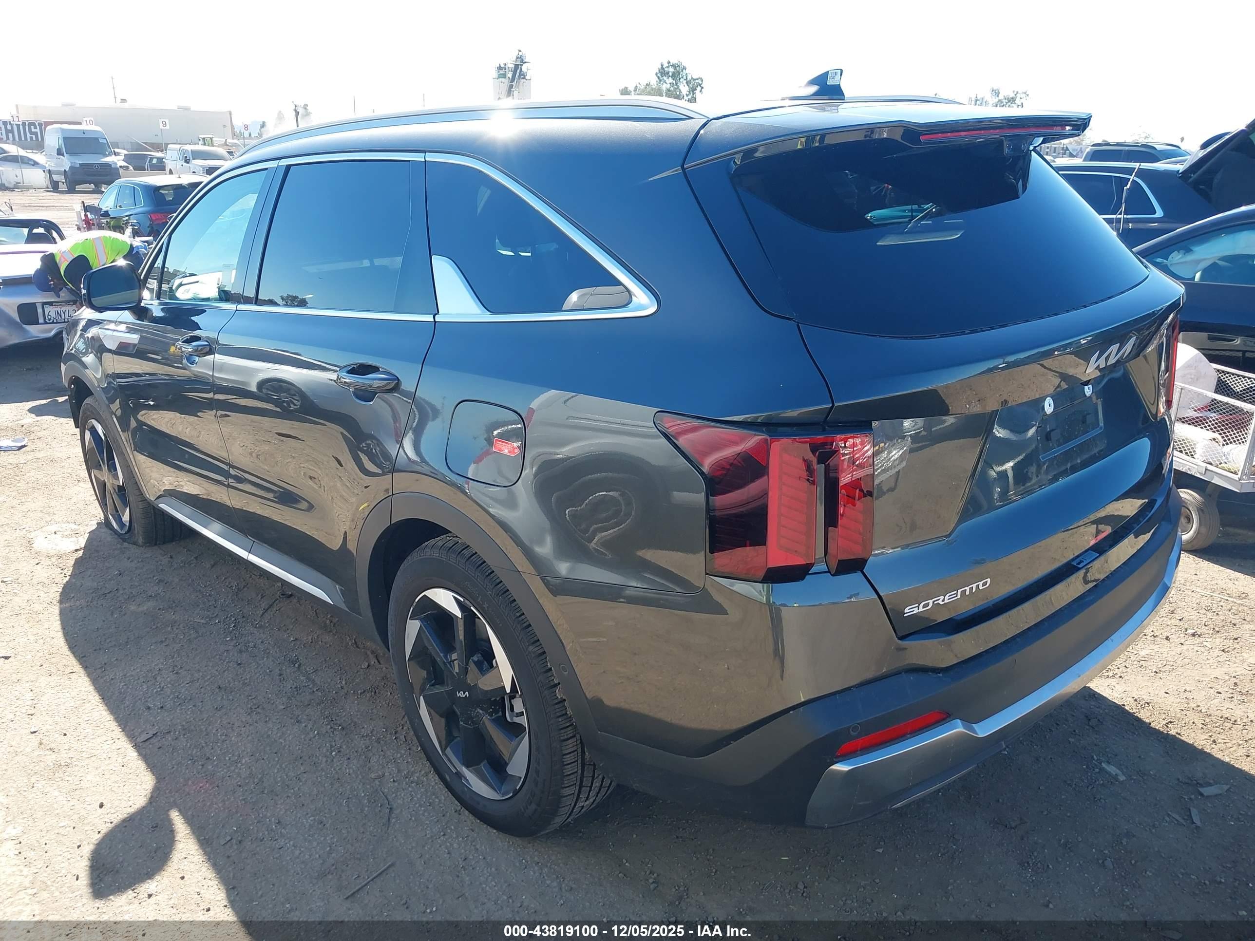 KIA SORENTO image 3