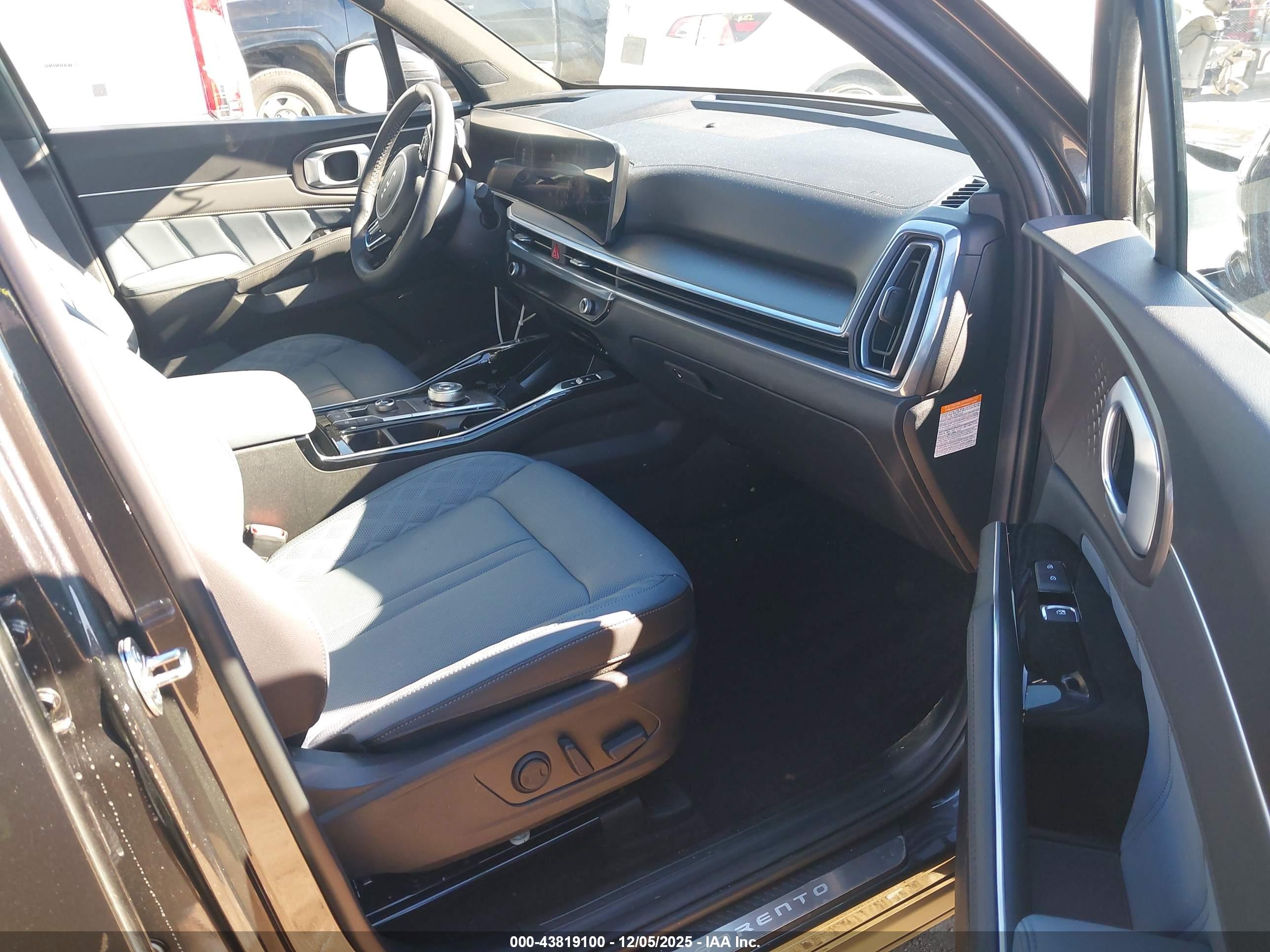 KIA SORENTO image 5