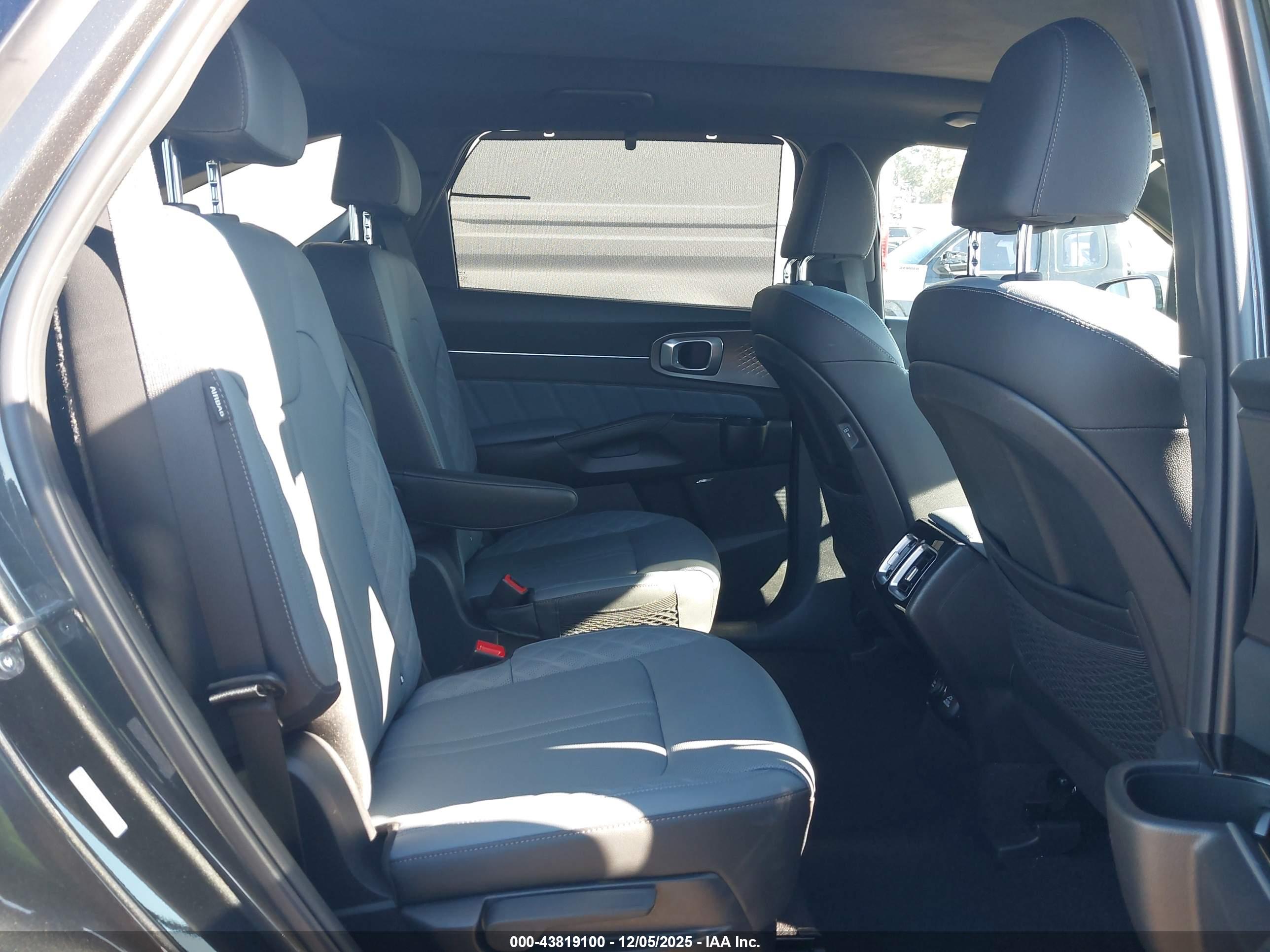KIA SORENTO image 8