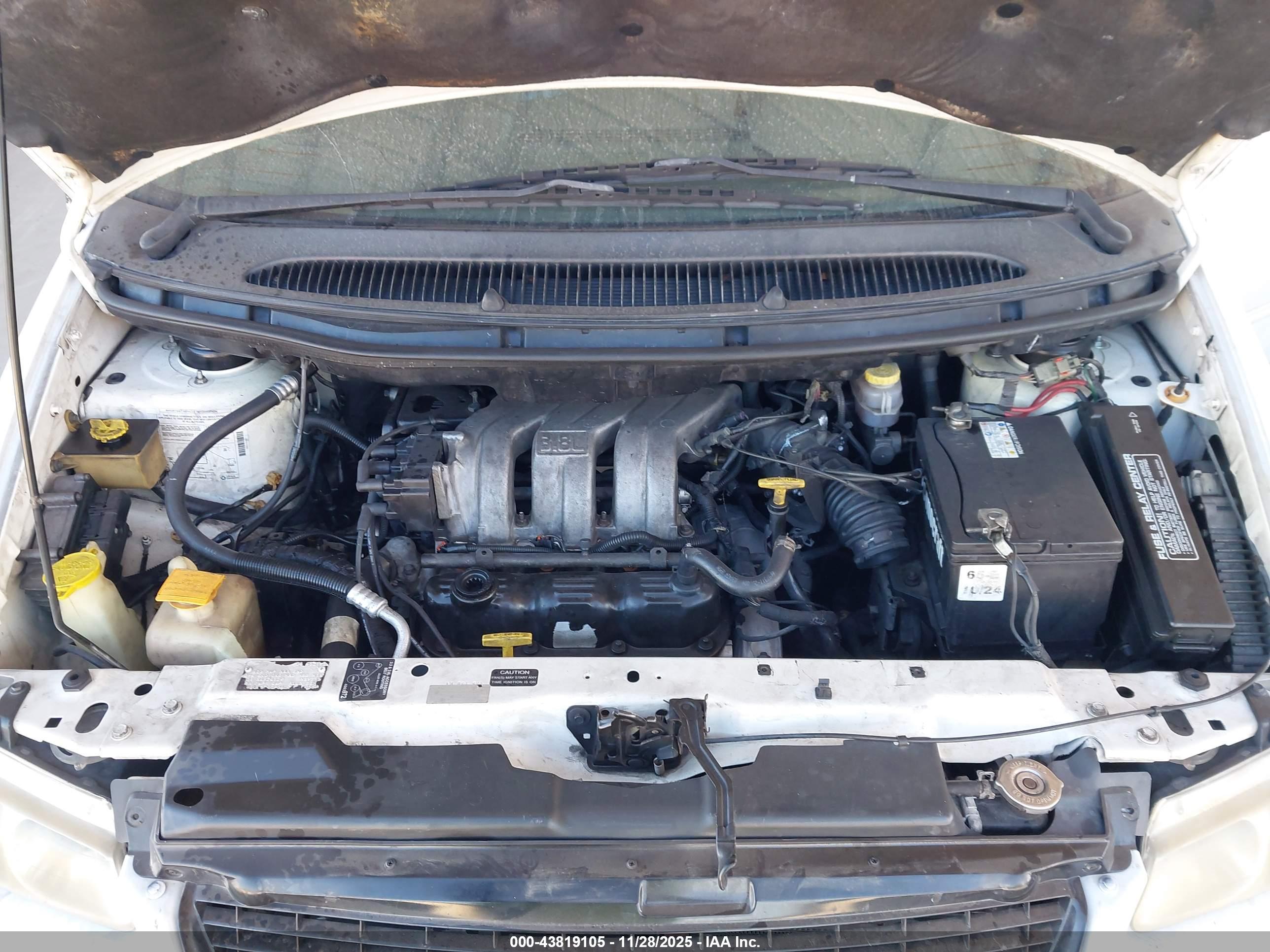 CHRYSLER TOWN image 10
