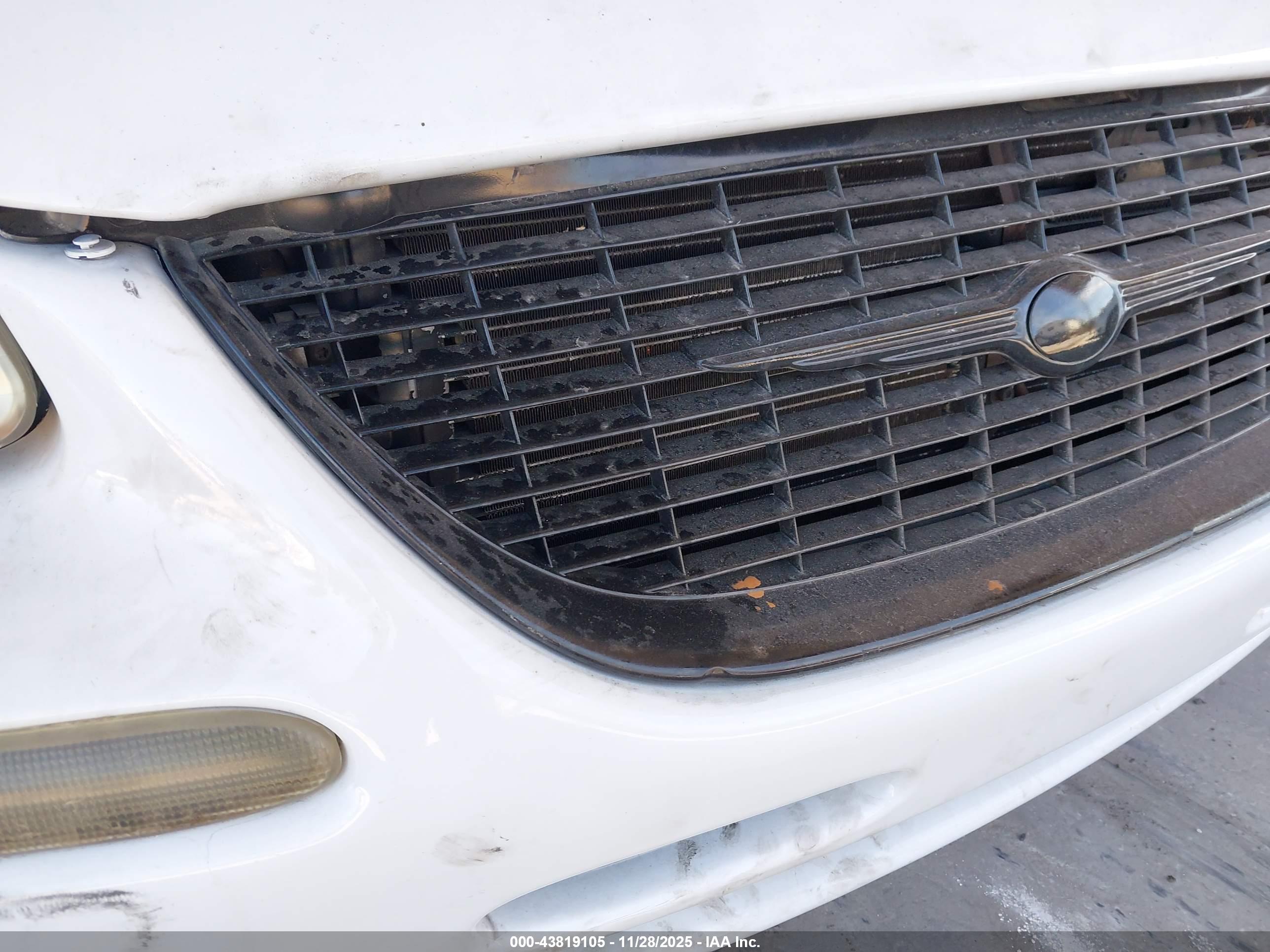 CHRYSLER TOWN image 6