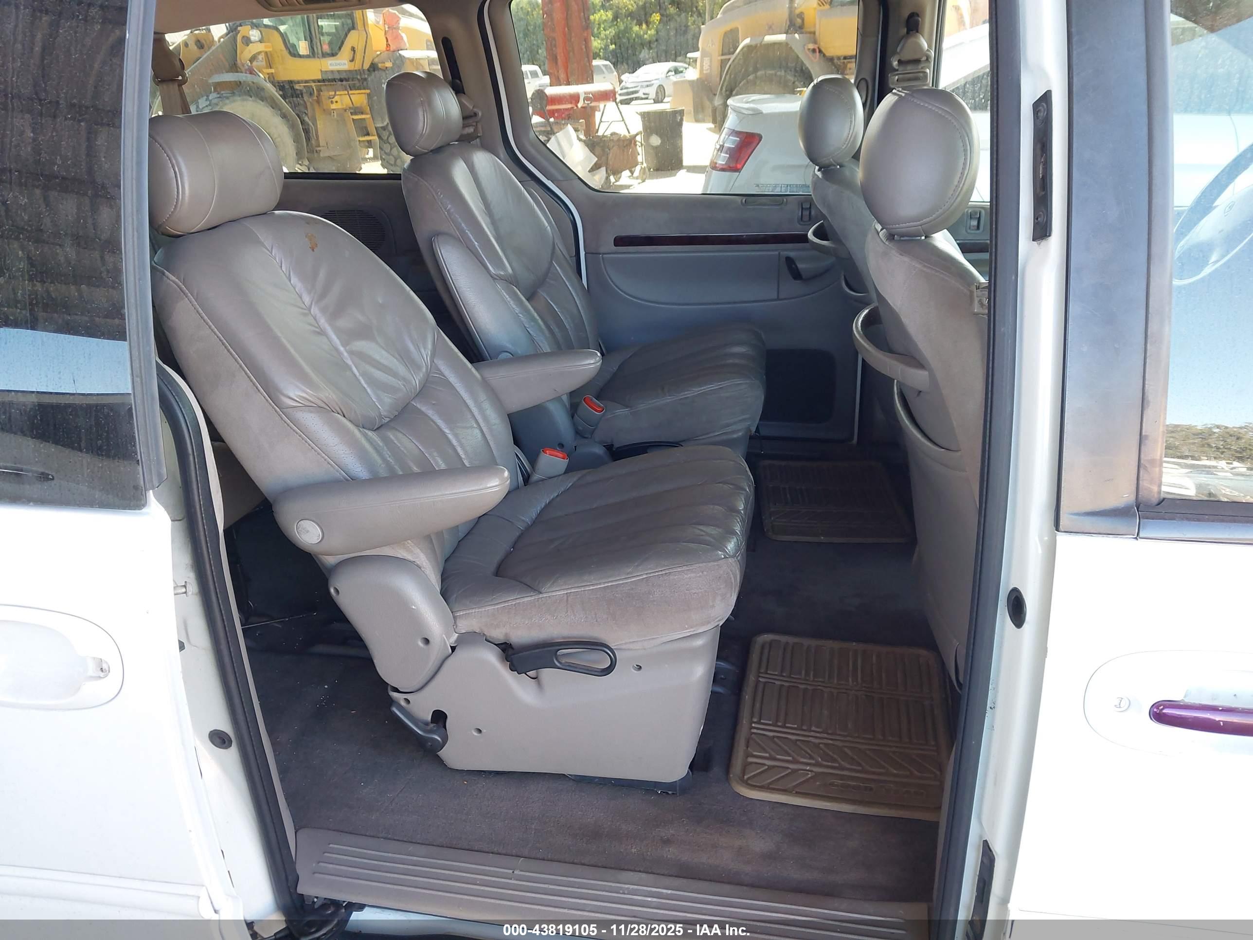CHRYSLER TOWN image 8