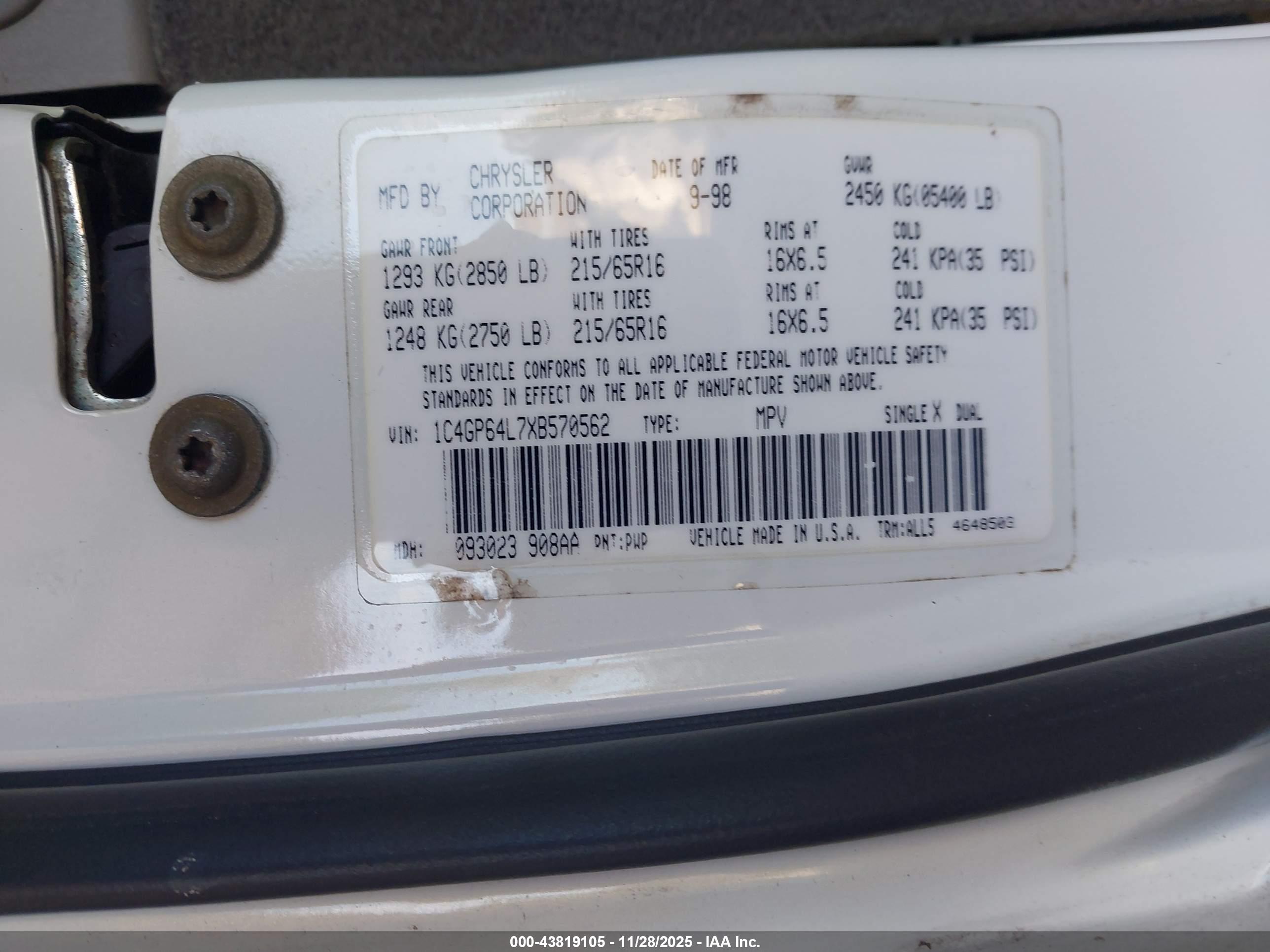 CHRYSLER TOWN image 9