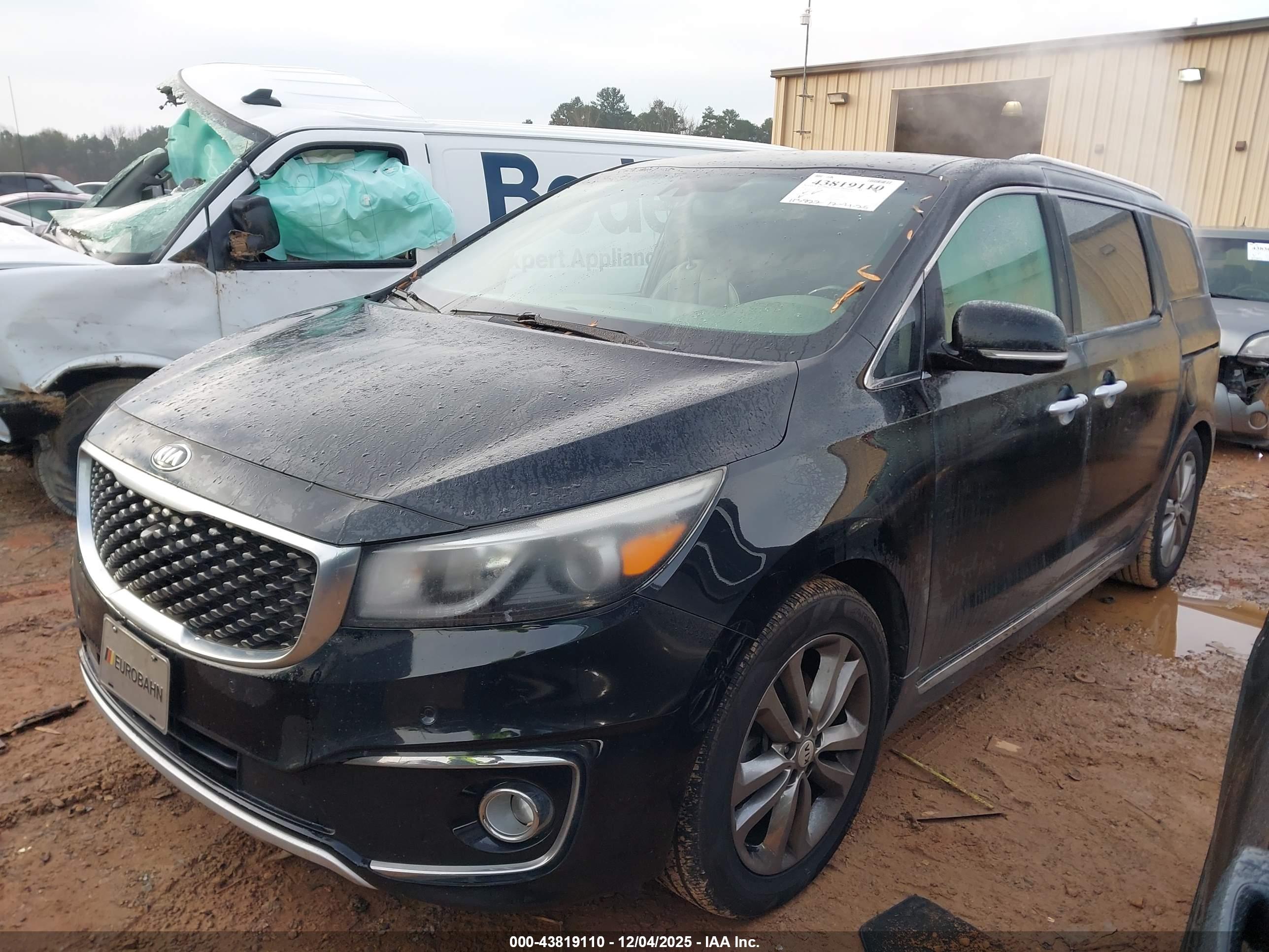 KIA SEDONA image 2