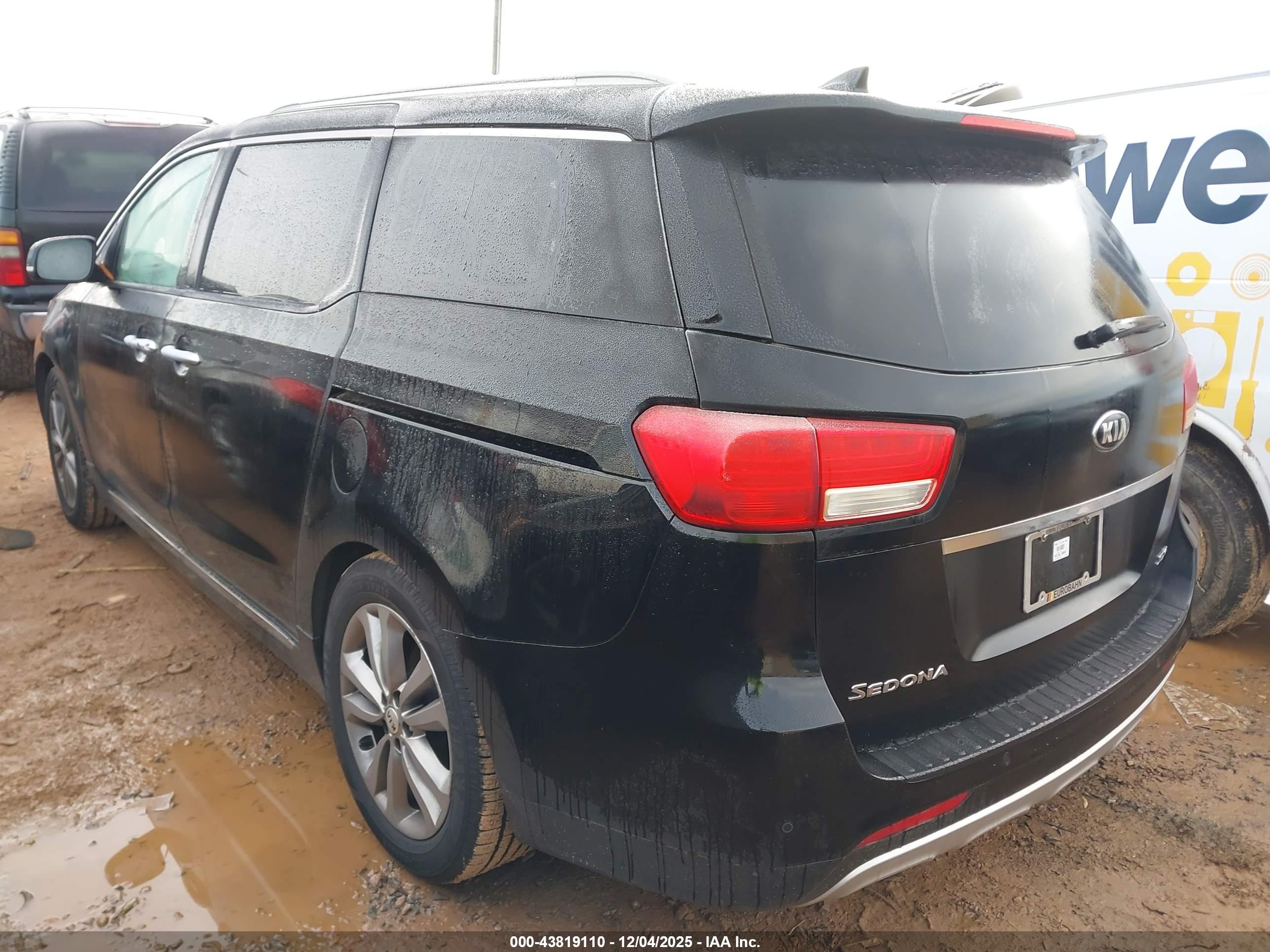 KIA SEDONA image 3