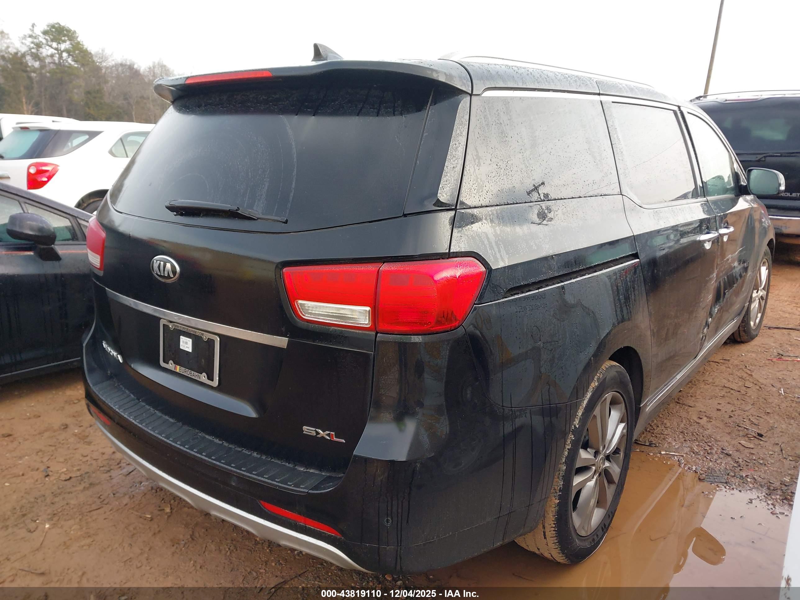 KIA SEDONA image 4