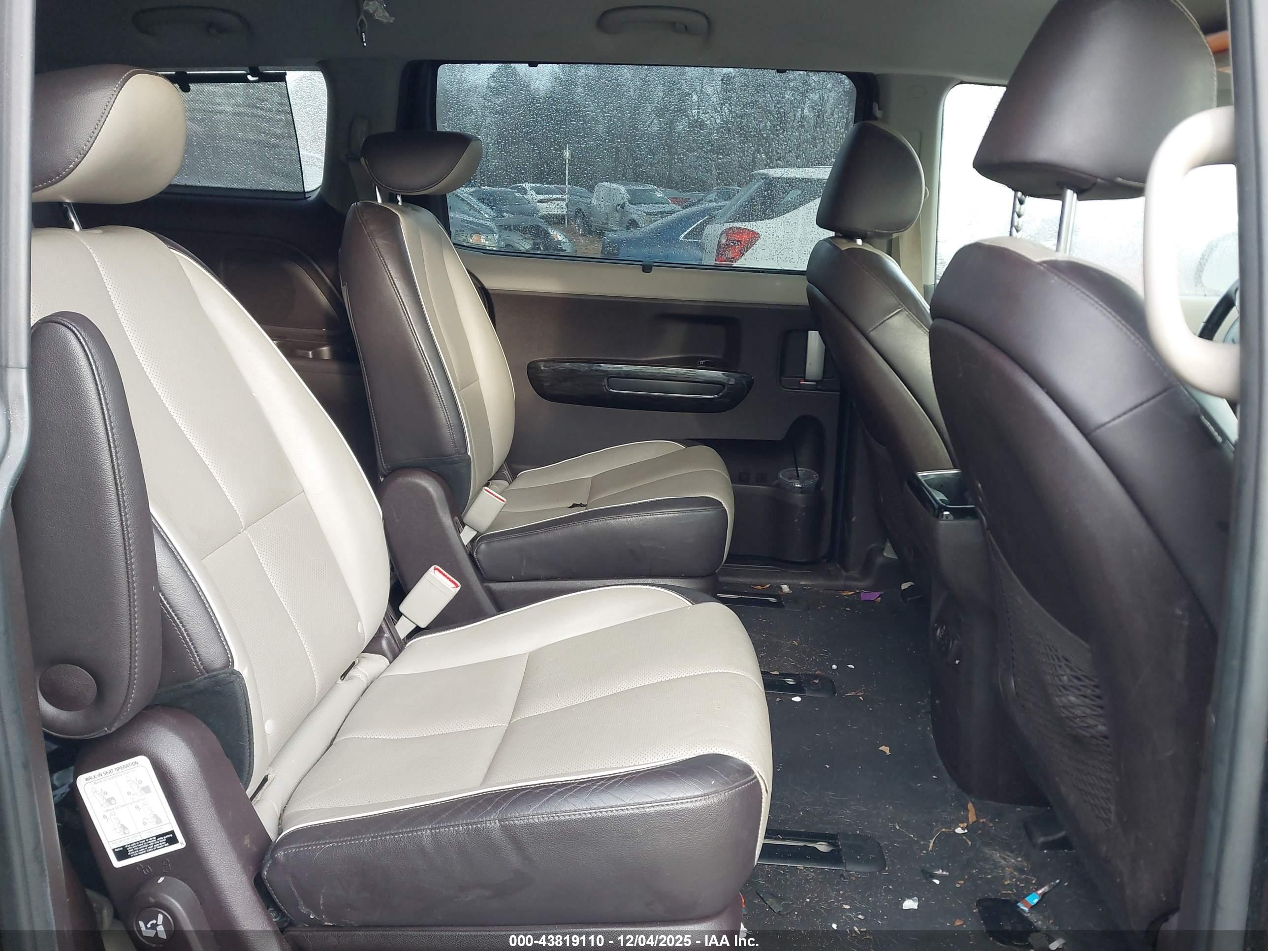 KIA SEDONA image 8