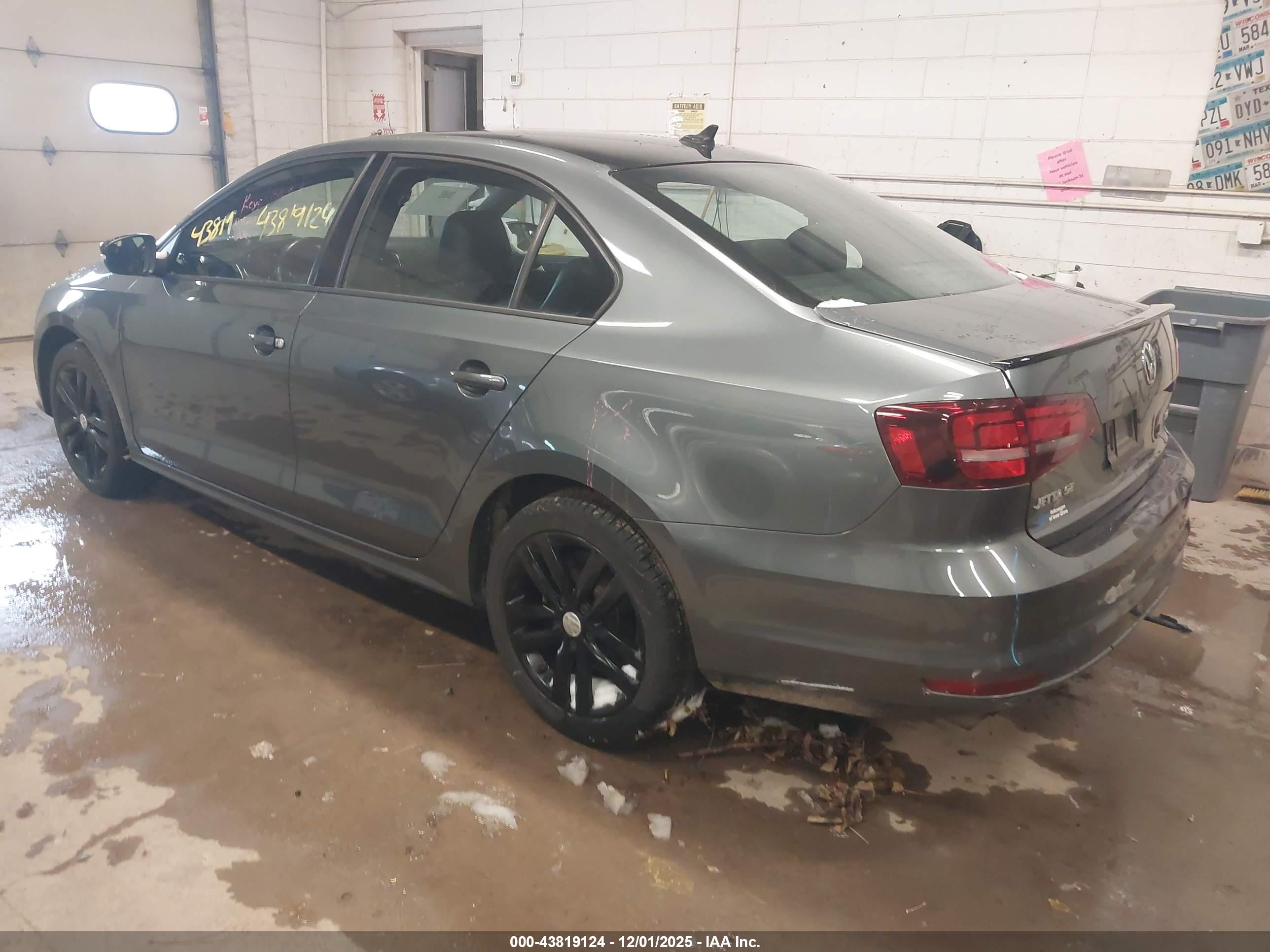 VOLKSWAGEN JETTA image 3