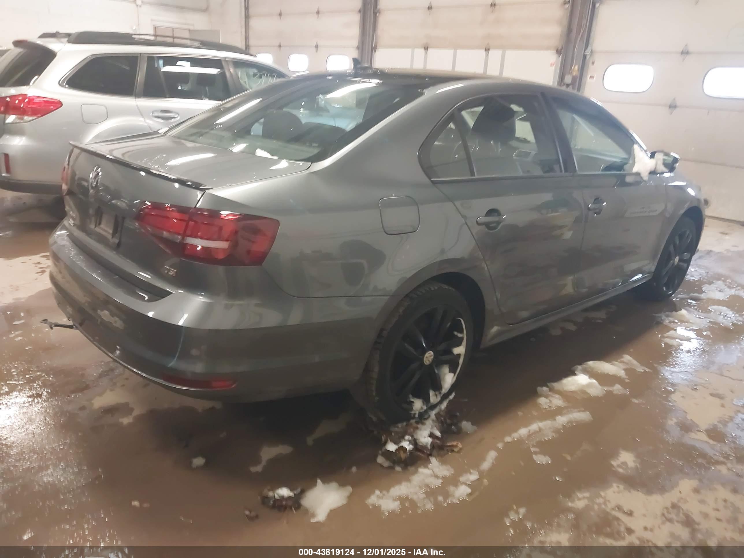 VOLKSWAGEN JETTA image 4