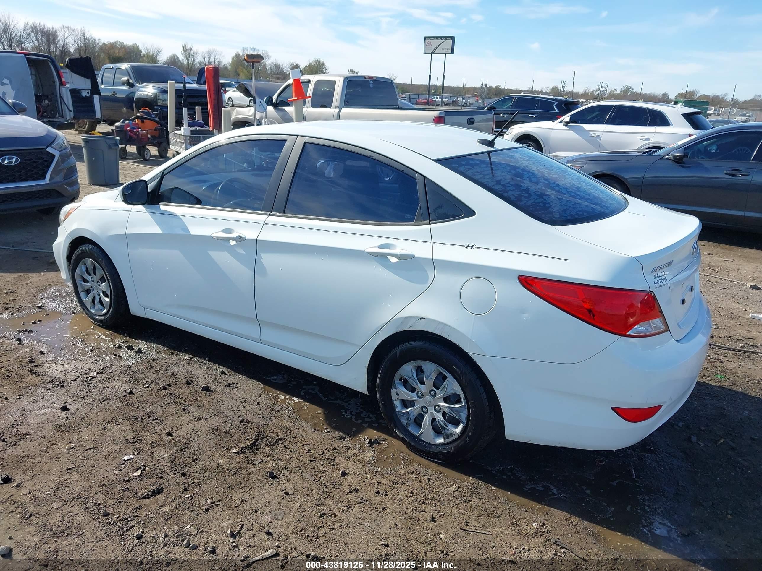 HYUNDAI ACCENT image 3