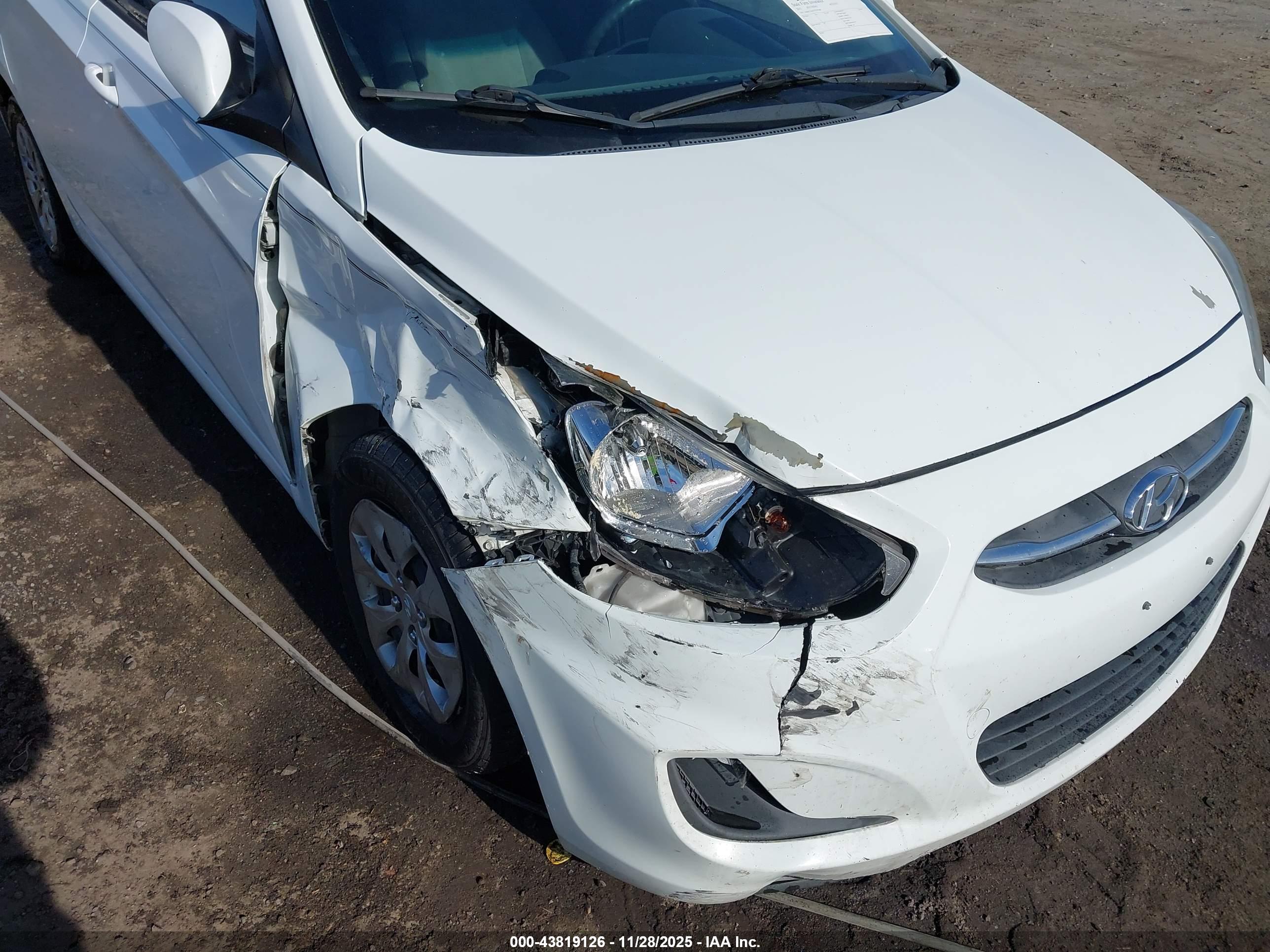 HYUNDAI ACCENT image 6