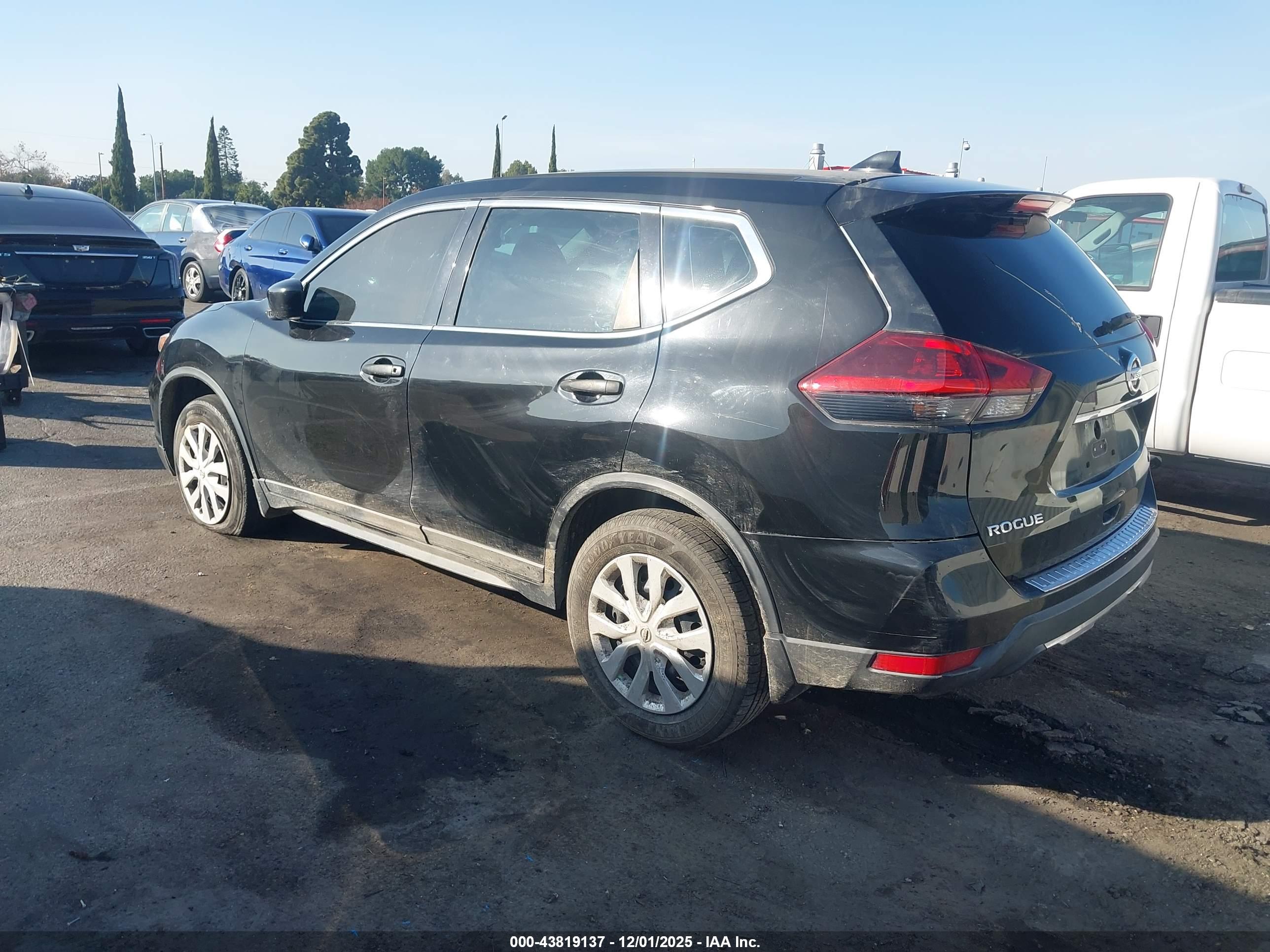 NISSAN ROGUE image 3