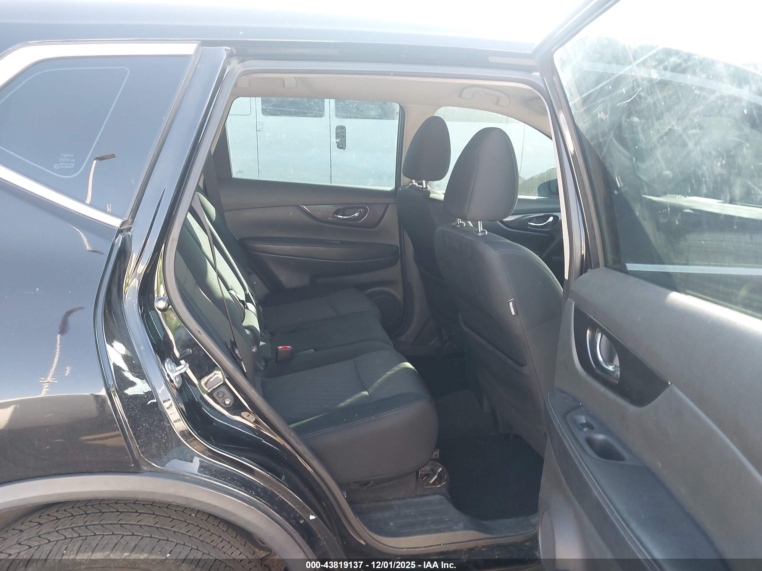 NISSAN ROGUE image 8