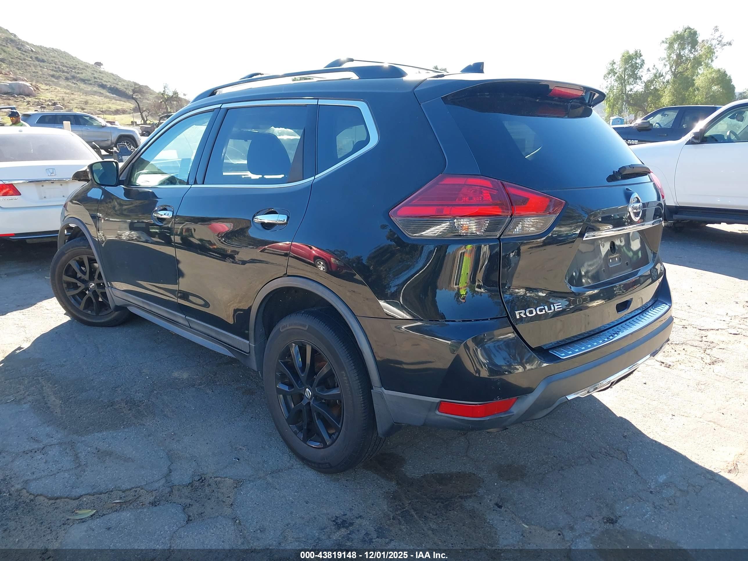 NISSAN ROGUE image 3