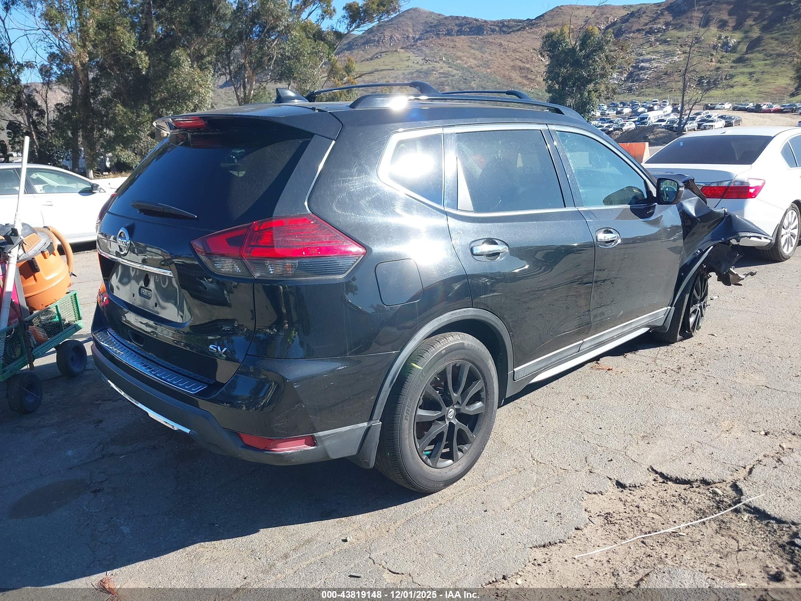 NISSAN ROGUE image 4