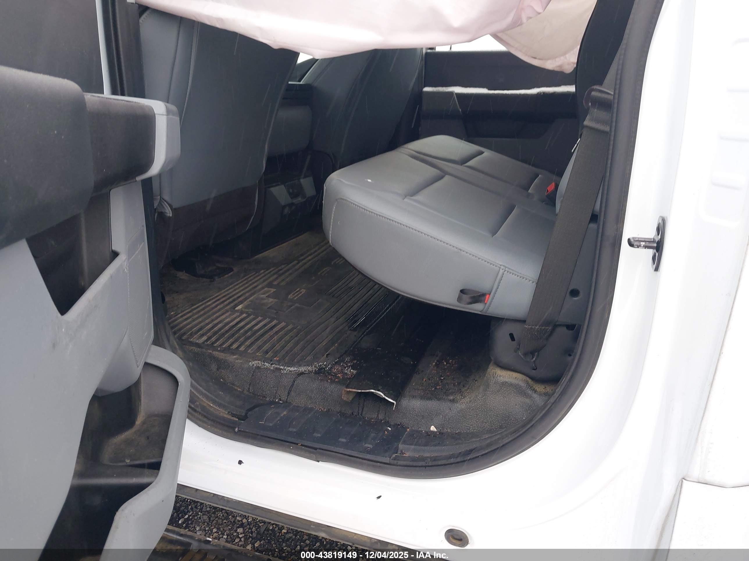 FORD F-550 image 8