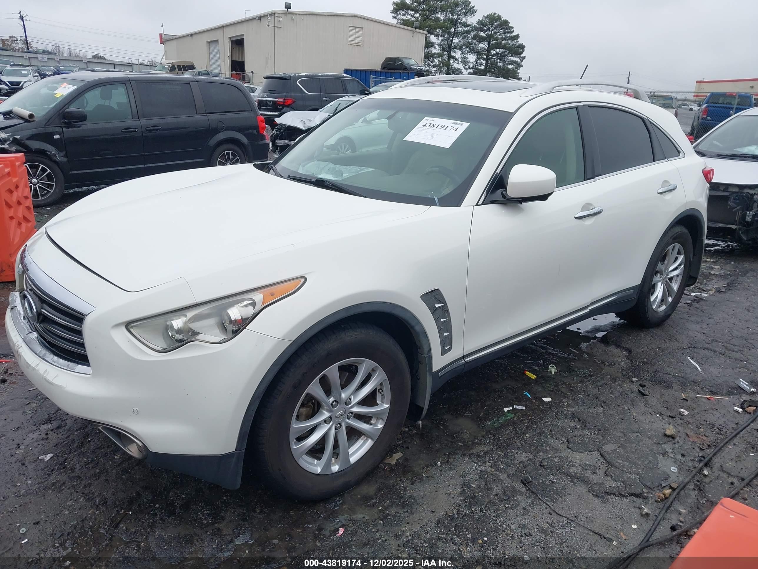 INFINITI FX37 image 2