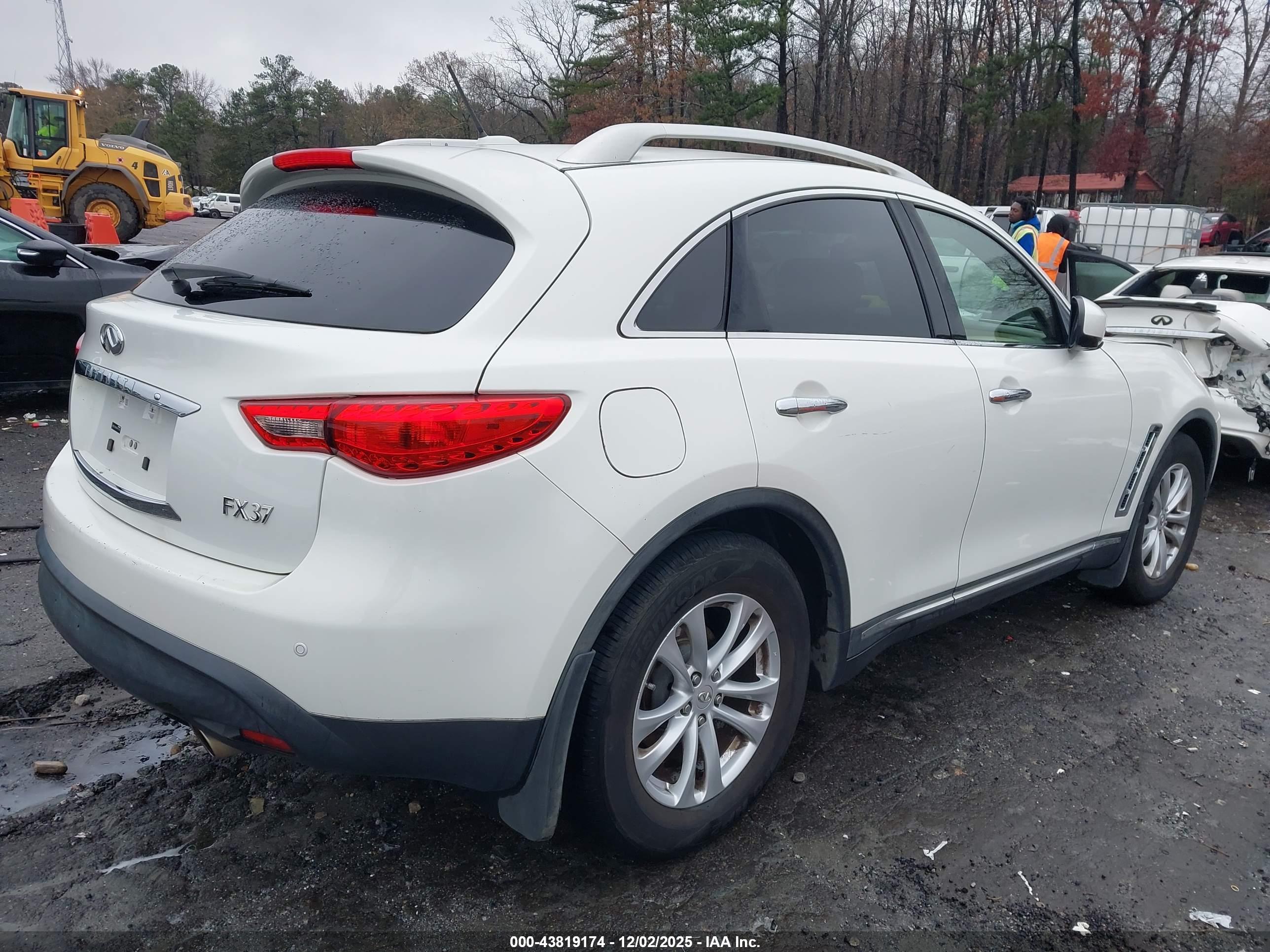INFINITI FX37 image 4