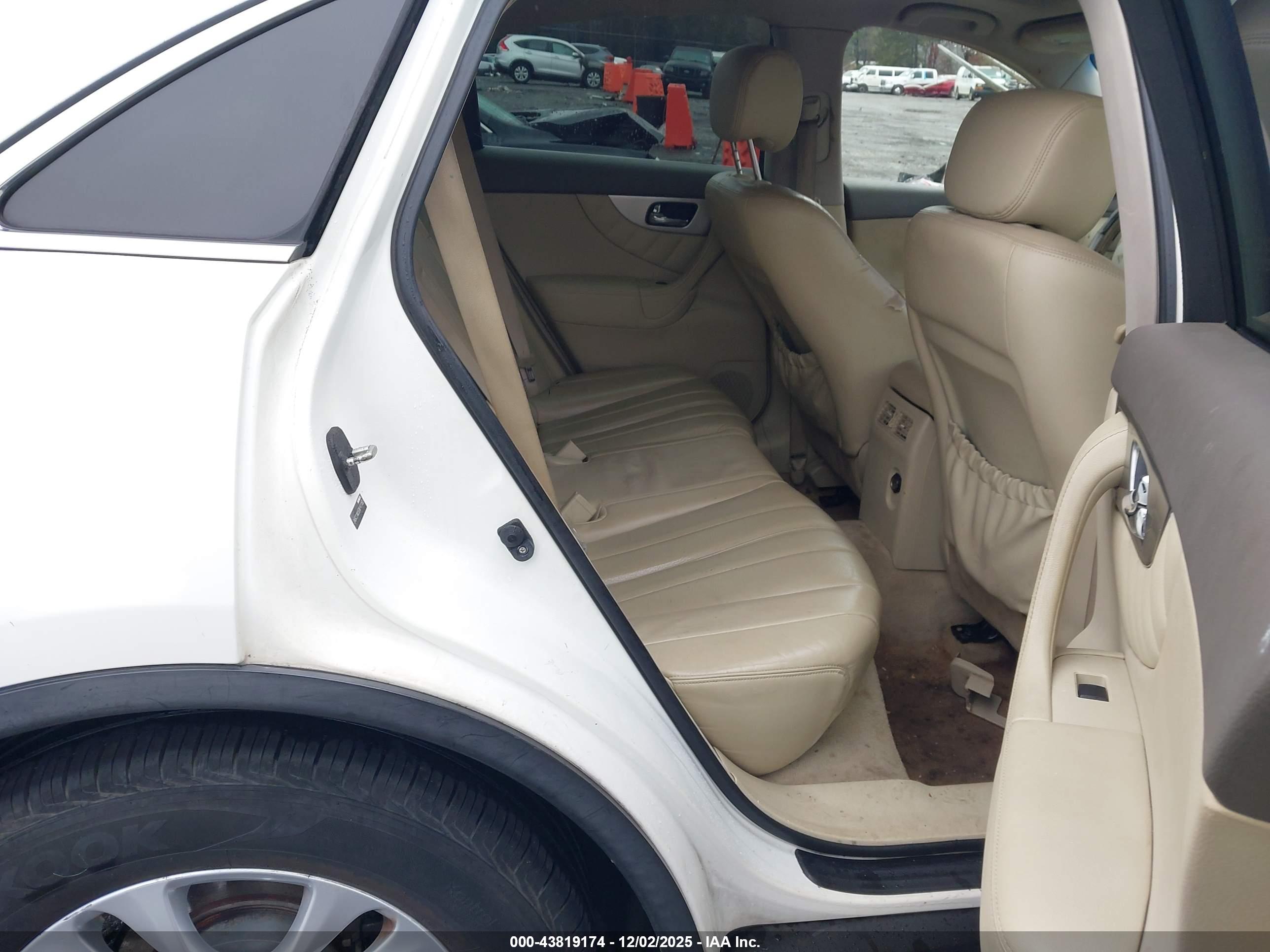 INFINITI FX37 image 8