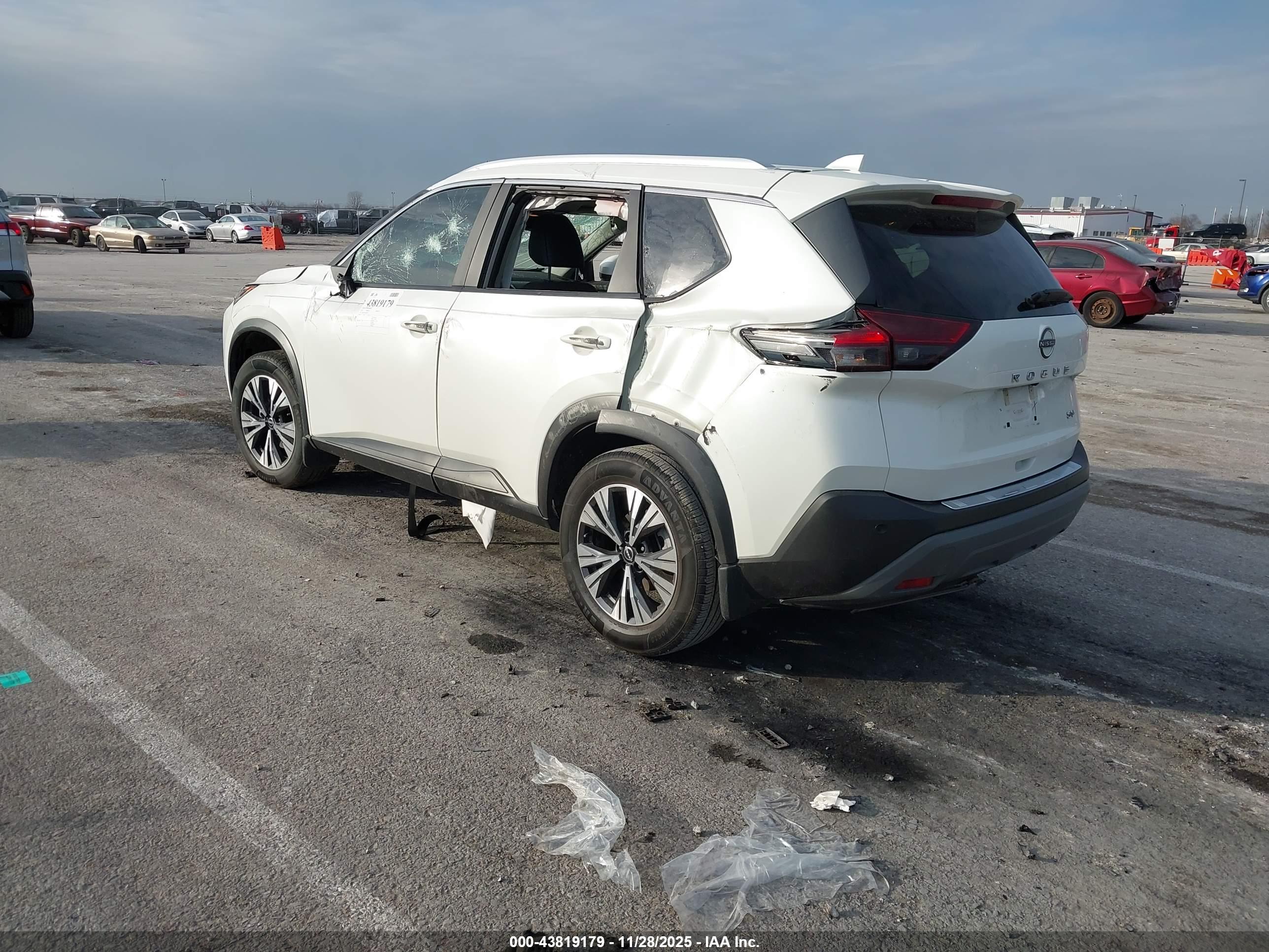 NISSAN ROGUE image 3
