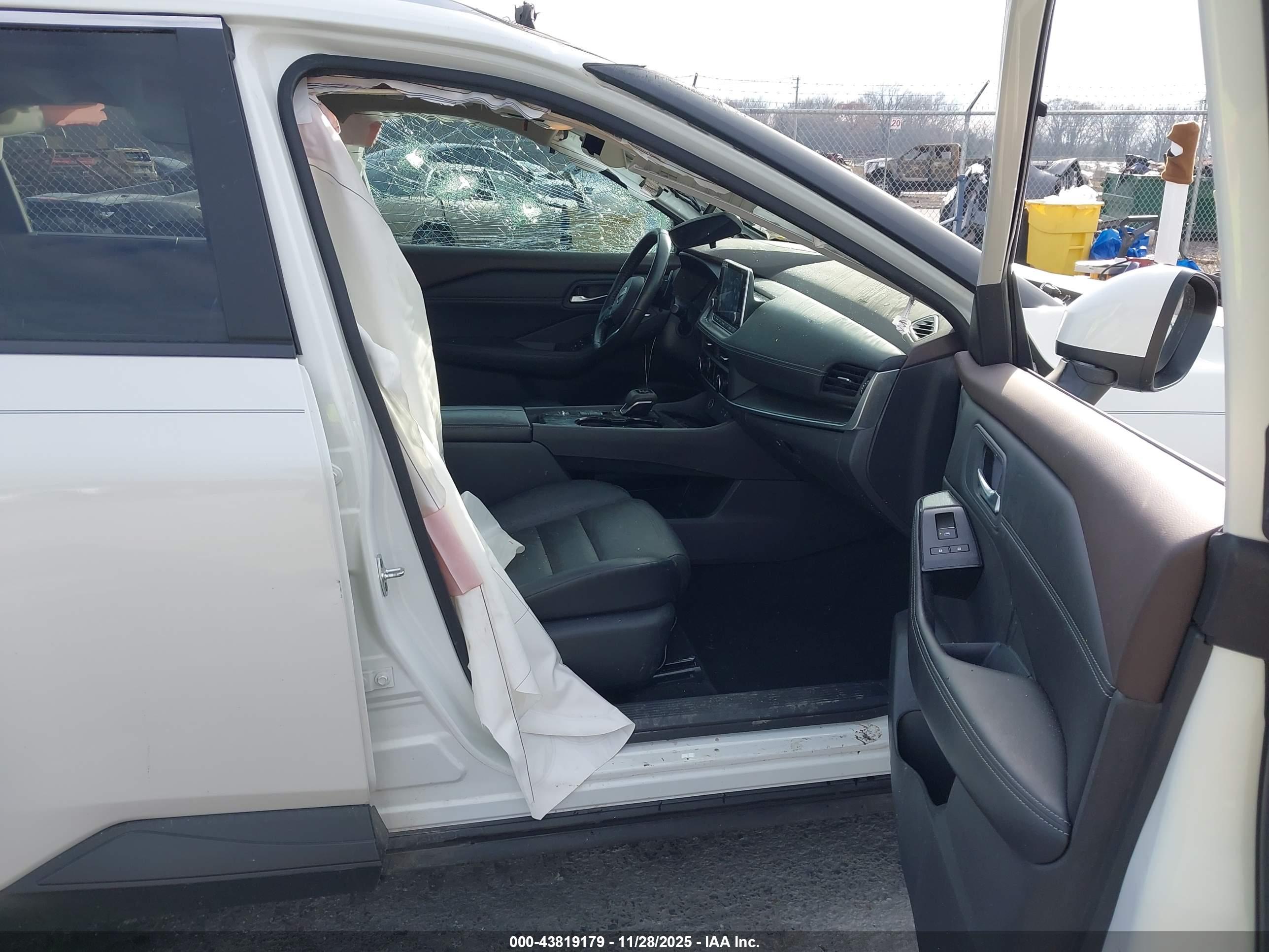 NISSAN ROGUE image 5