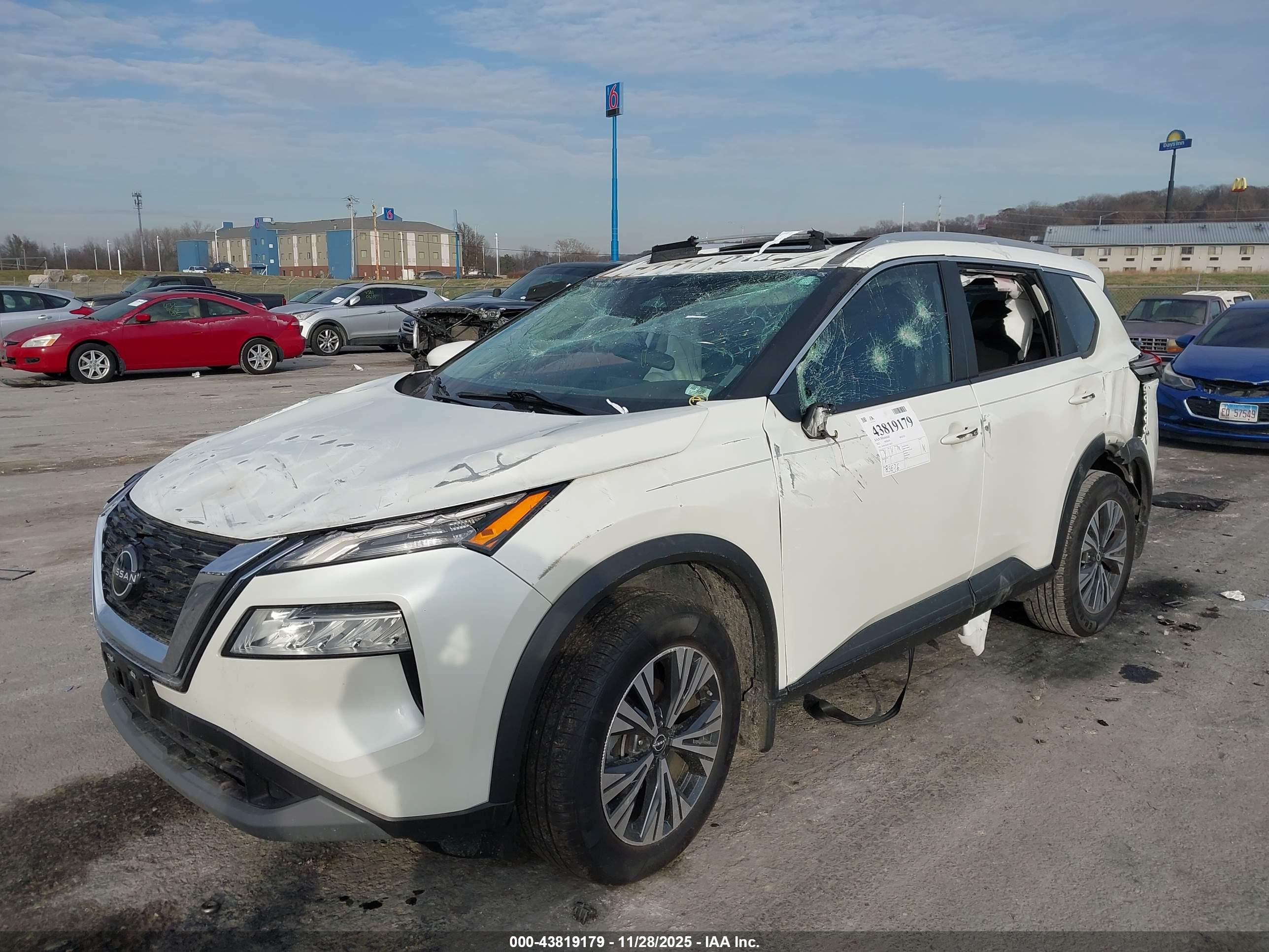 NISSAN ROGUE image 6
