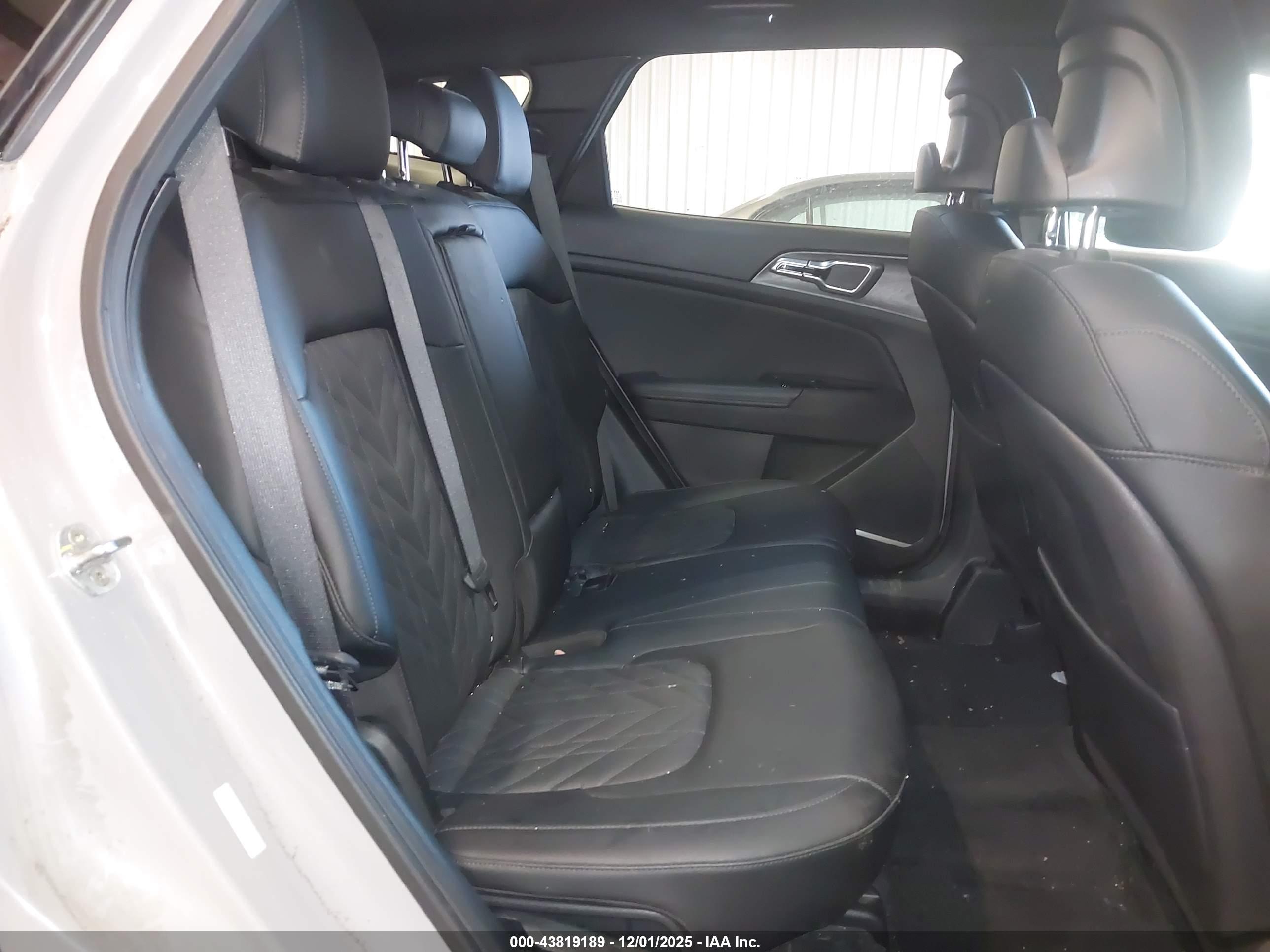 KIA SPORTAGE image 8