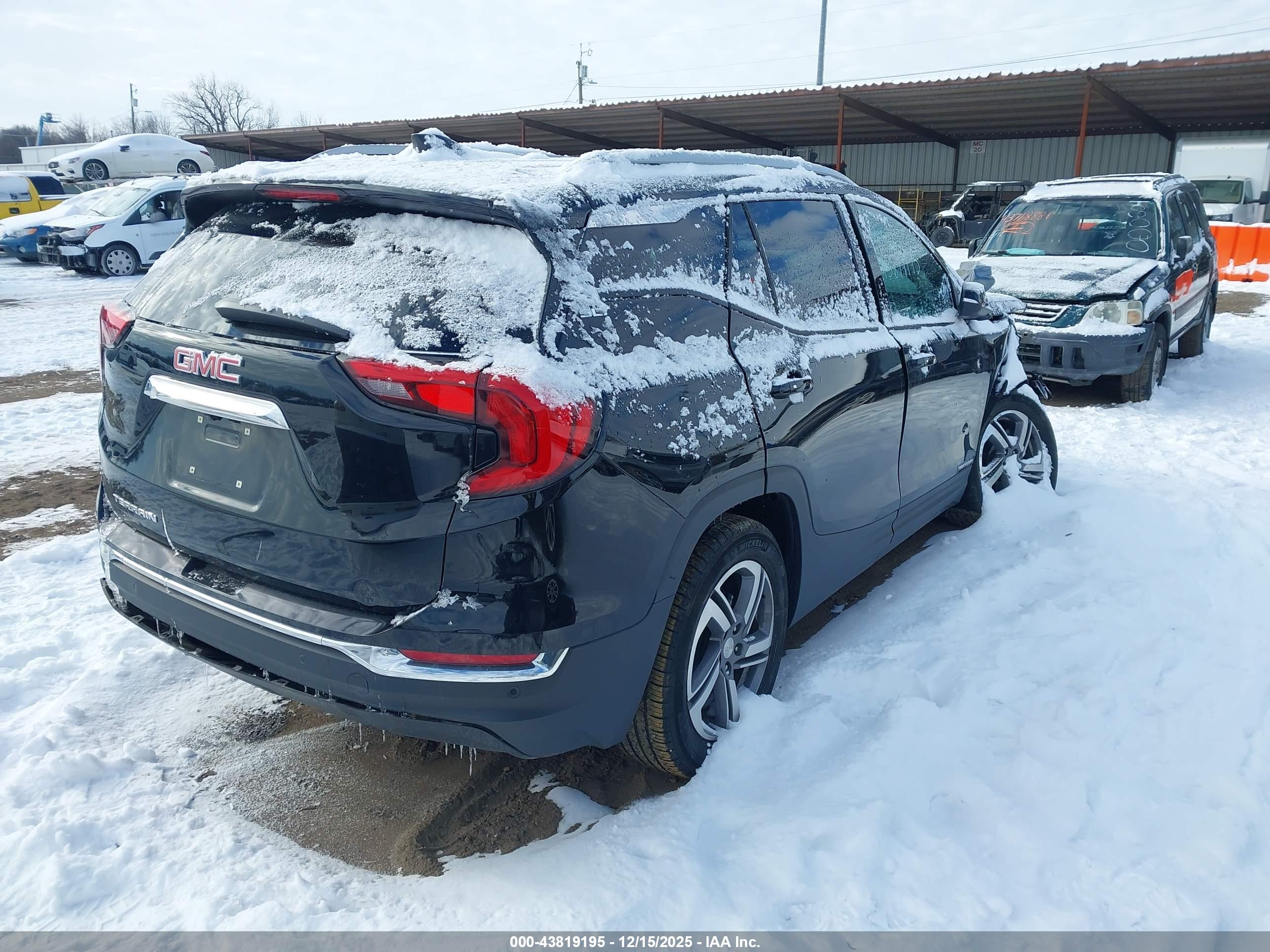 GMC TERRAIN image 4